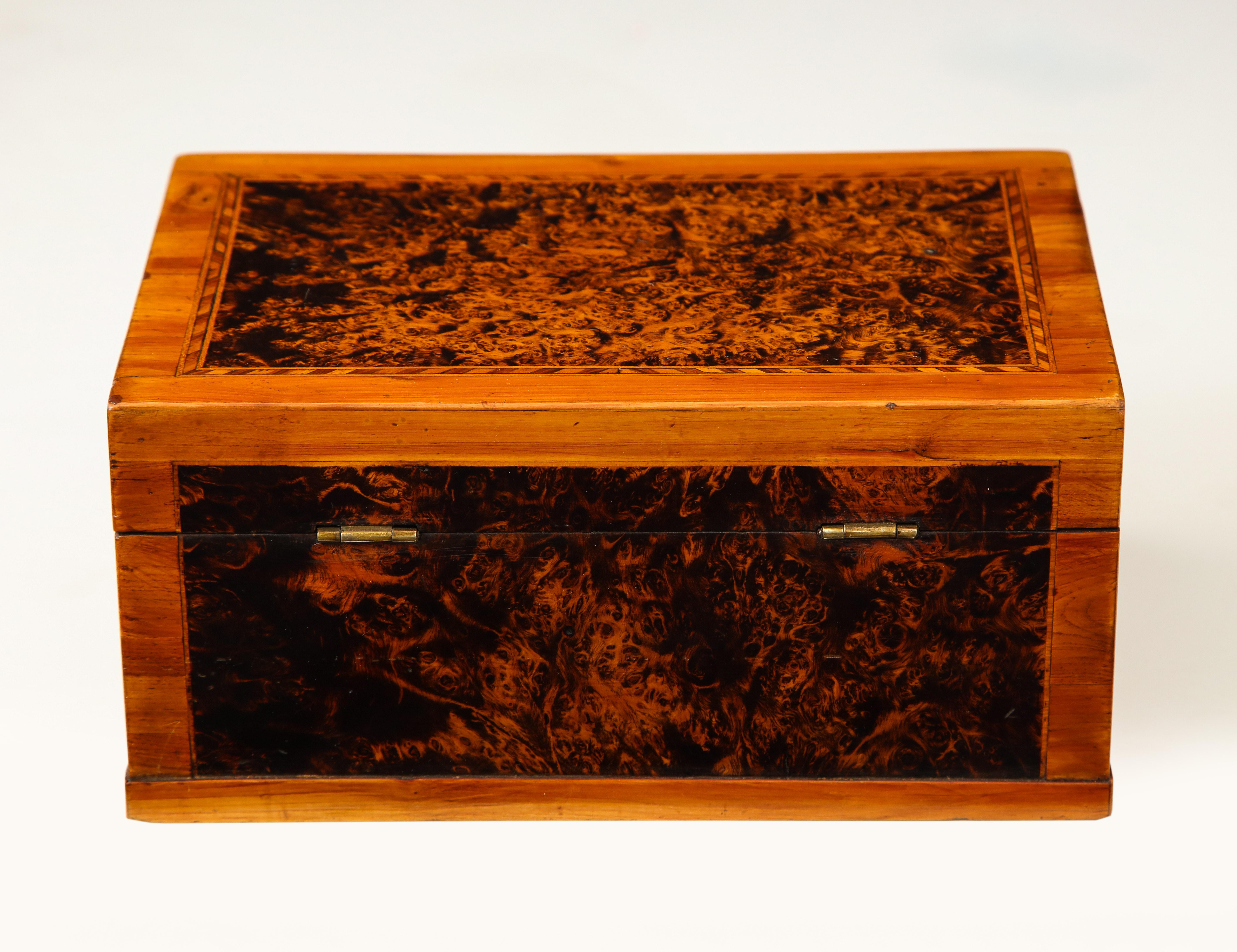 Swedish Alder Root Box, Early 19th Century im Zustand „Gut“ in New York, NY