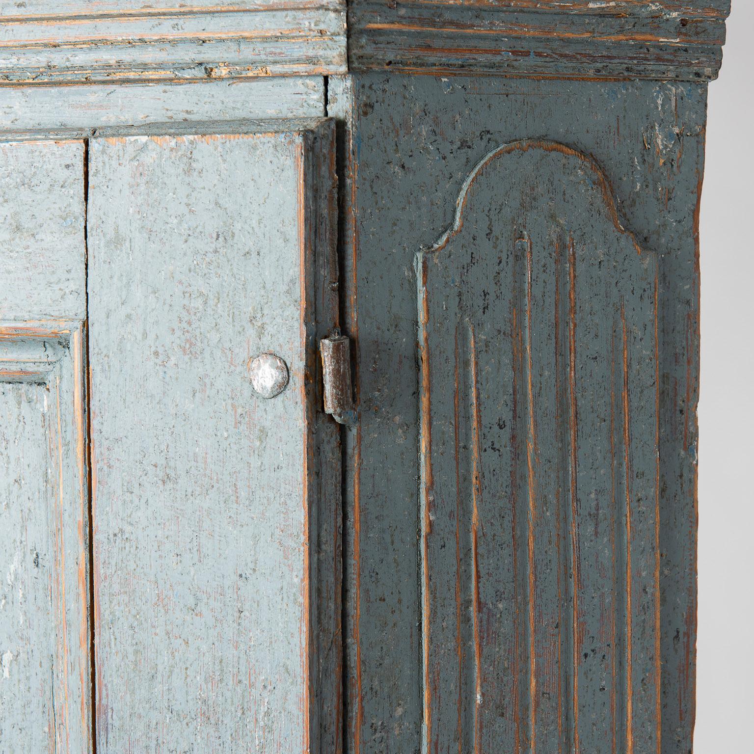 Swedish Baroque Period Blue Painted Corner Cupboard with Original Glass For Sale 5