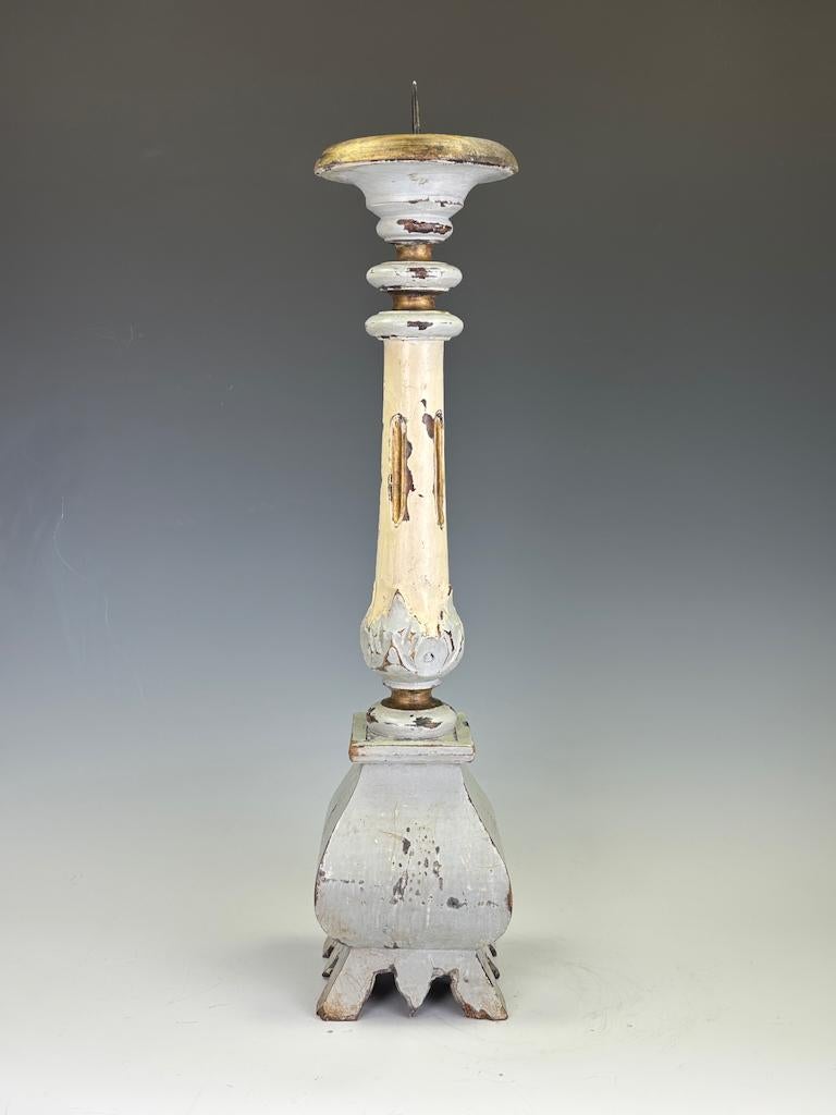 Ein schwedischer geschnitzter Holzleuchter, CIRCA 1870 im Angebot 7