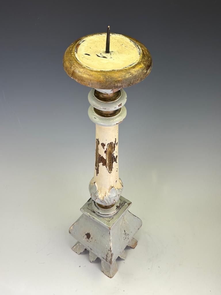 Ein schwedischer geschnitzter Holzleuchter, CIRCA 1870 im Angebot 10
