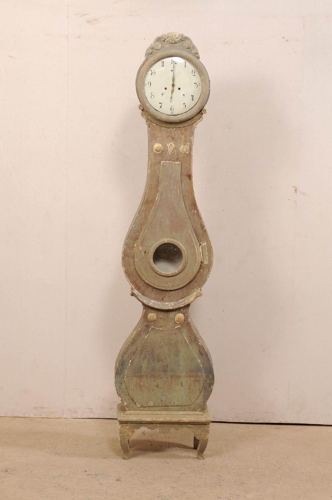 Horloge de grand-père suédoise Fryksdahl avec base surélevée, vers 1820 Bon état - En vente à Atlanta, GA