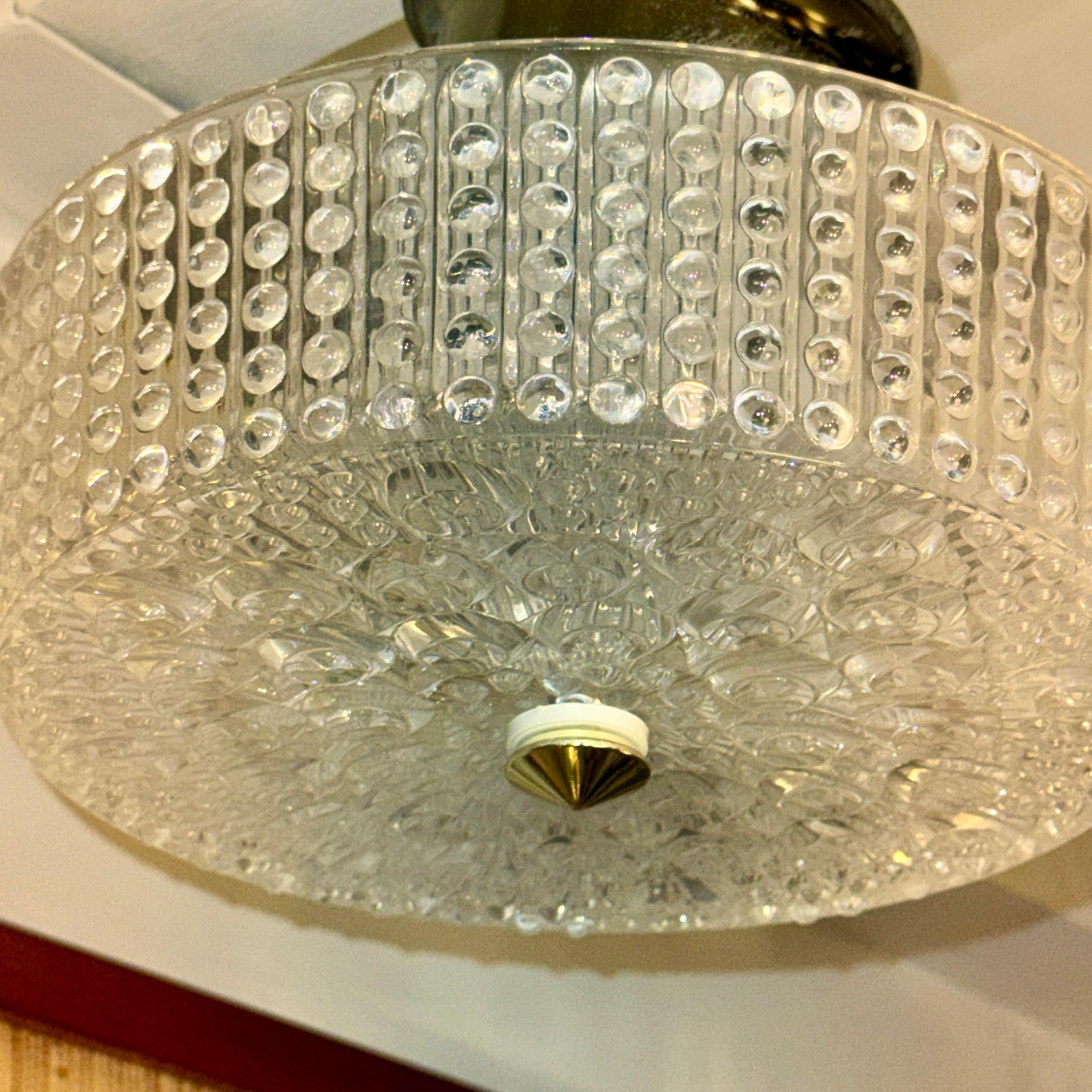 Paire de luminaires suédois en verre. Vendu à l'unité Bon état - En vente à New York, NY