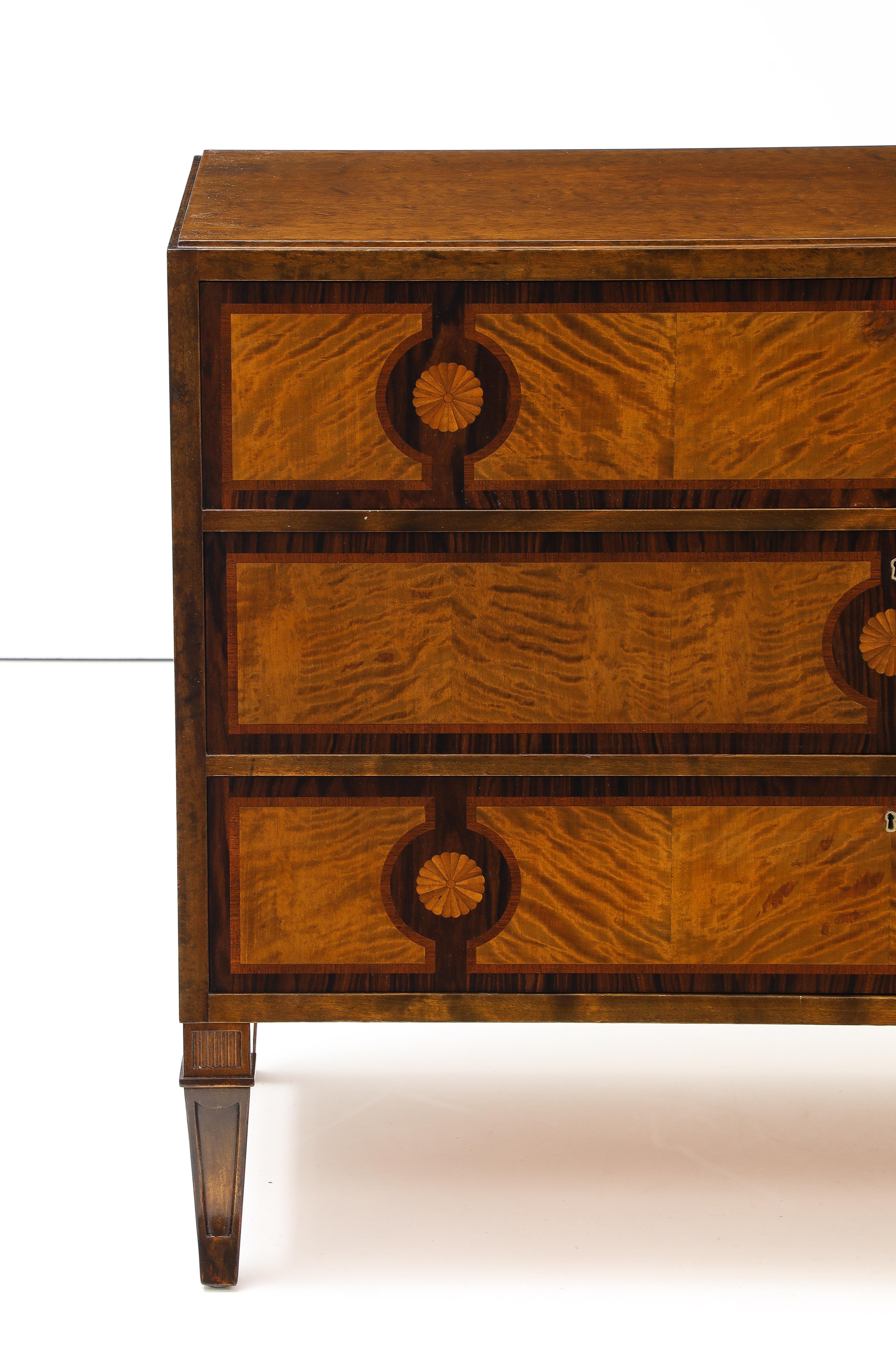 Schwedische Grace-Kommode aus Birke und Palisander mit Intarsien, ca. 1930er Jahre (Skandinavische Moderne) im Angebot