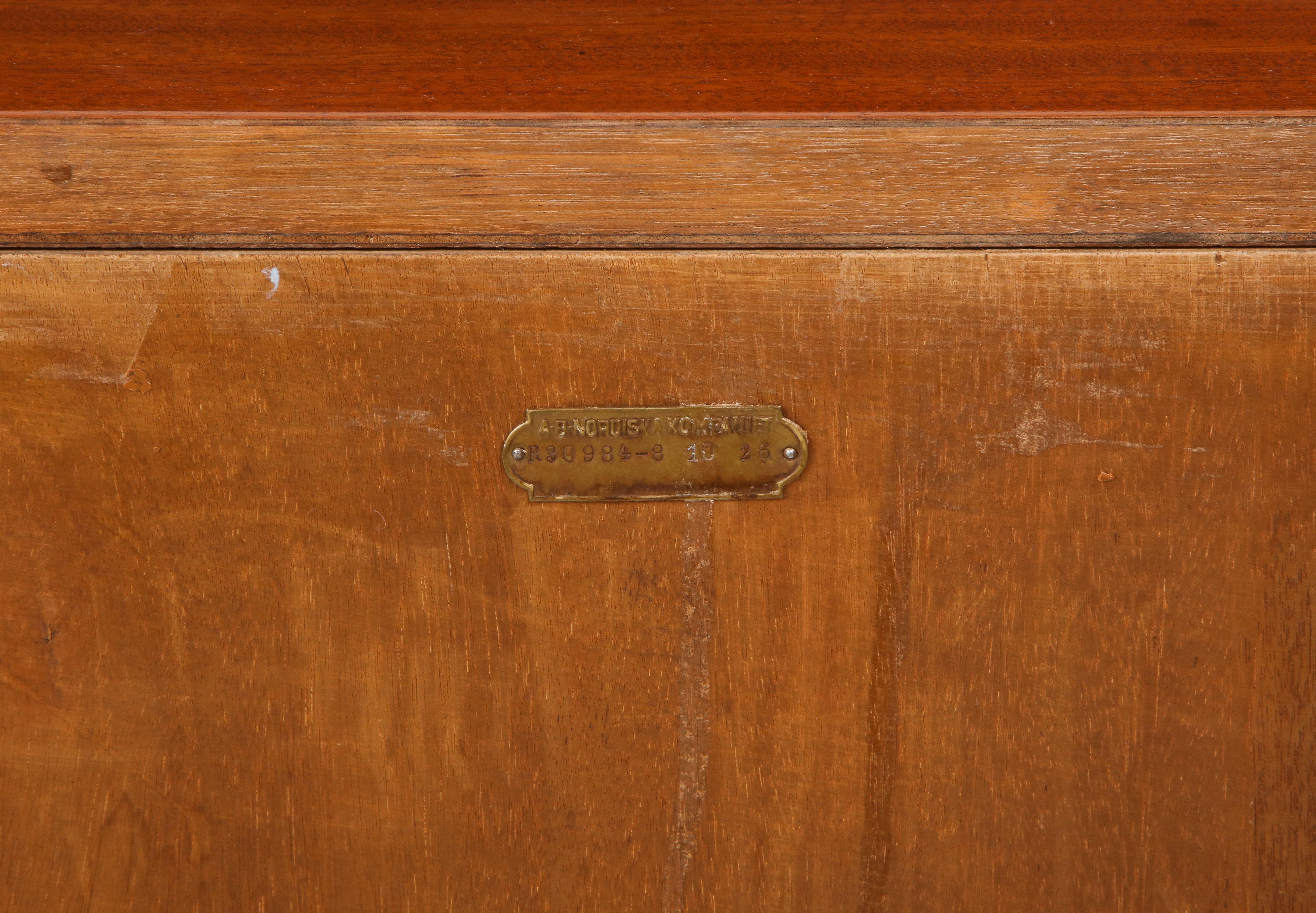 Swedish Grace Inlaid Mahogany Commode, circa 1930s 10