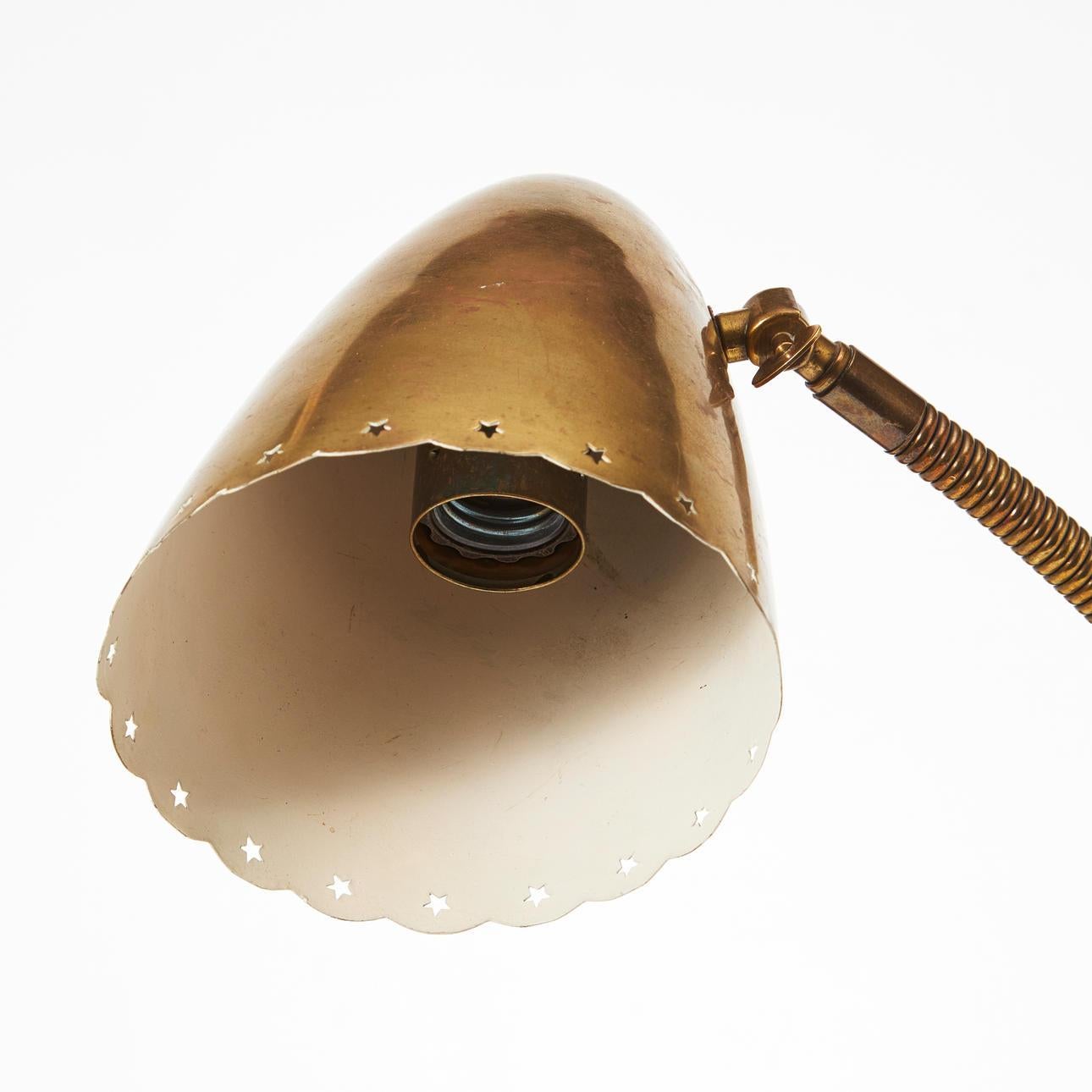 Lampe de table en laiton de la période des grâces suédoises Bon état - En vente à New York, NY