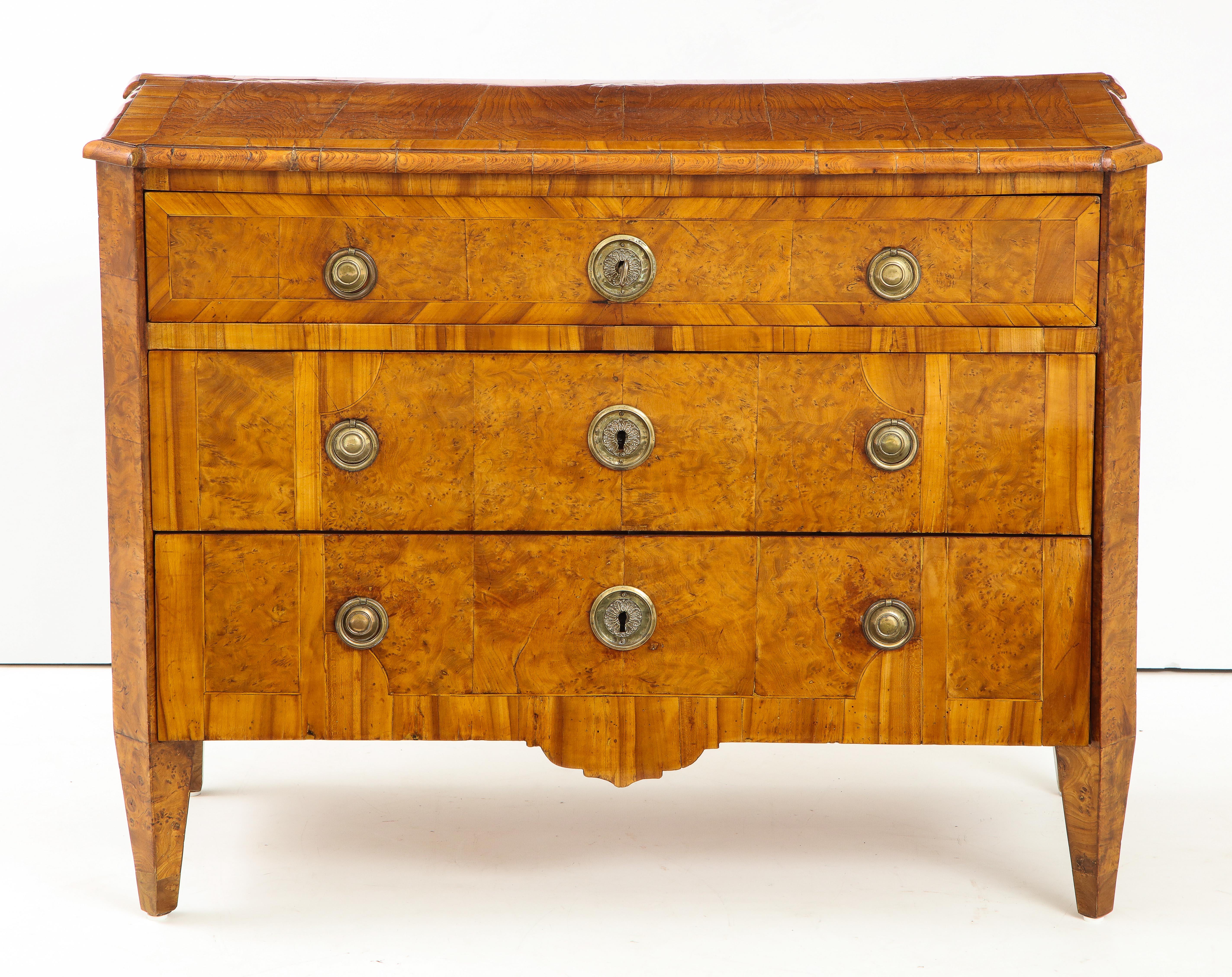 Swedish Late Gustavian Elm and Elm Root Commode, circa 1820s In Good Condition In New York, NY