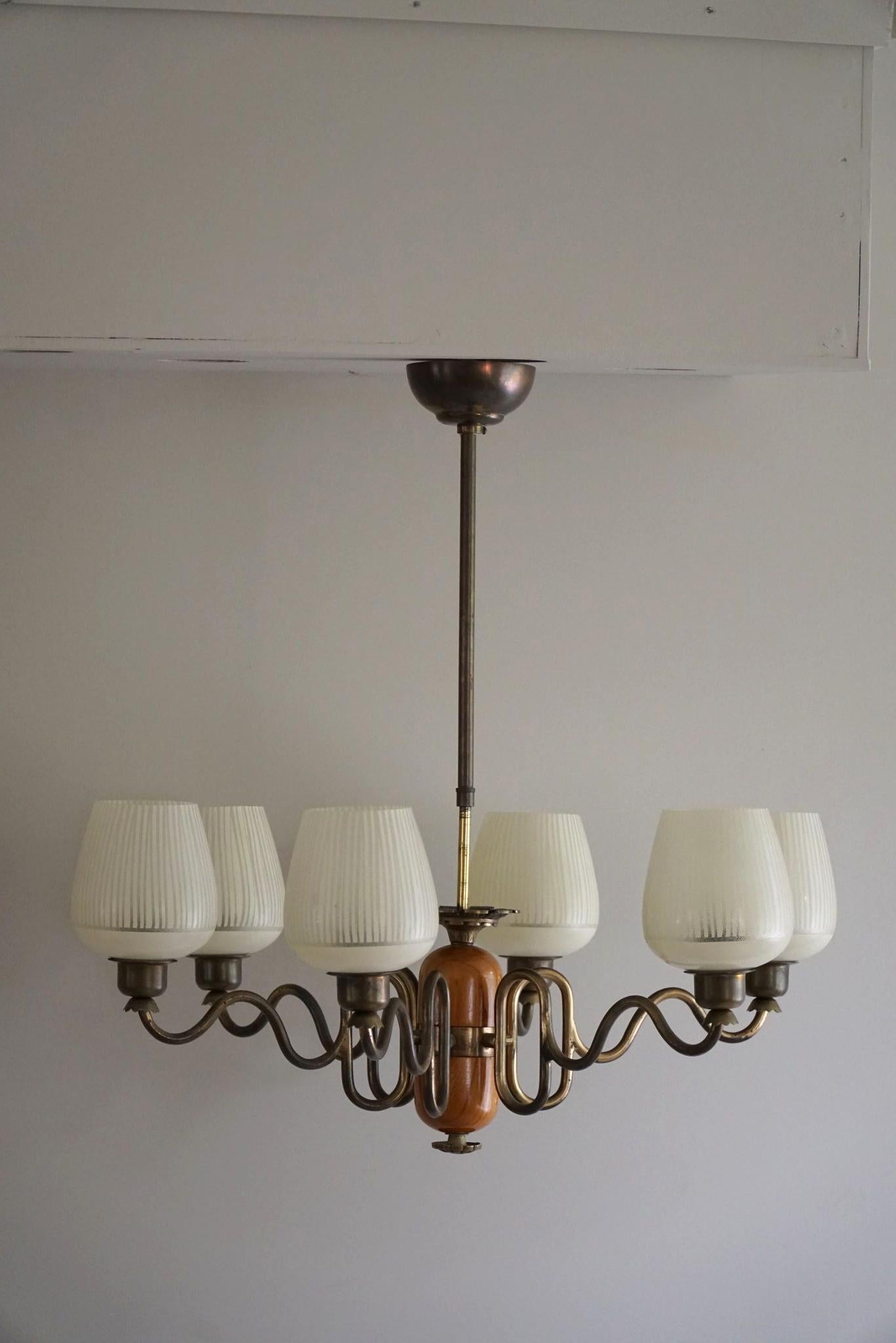 Lampadario moderno svedese a sei bracci del 1940, Art Deco, vetro, ottone e olmo 10