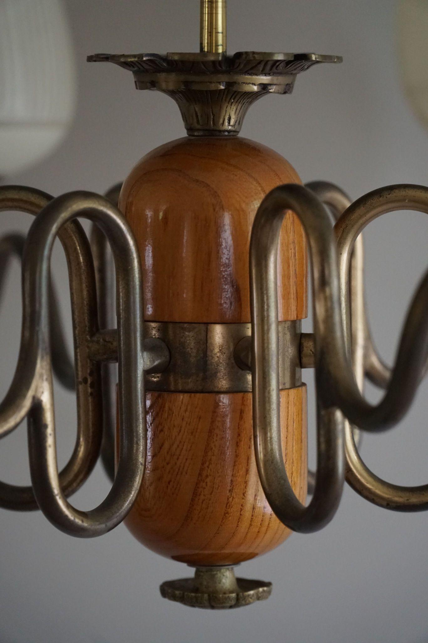XX secolo Lampadario moderno svedese a sei bracci del 1940, Art Deco, vetro, ottone e olmo