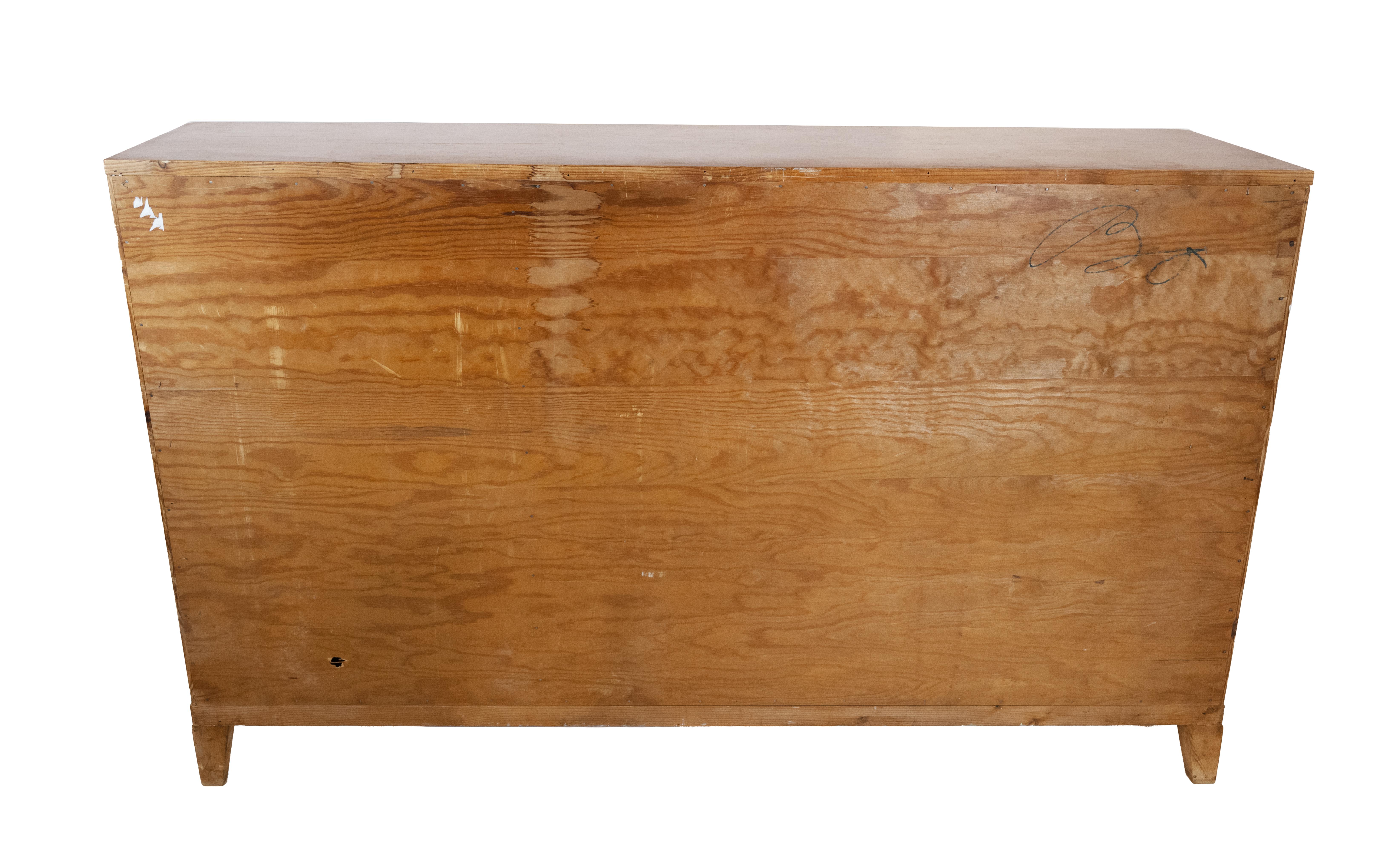 Un mobile moderno svedese con impiallacciatura a contrasto In condizioni buone in vendita a New York, NY