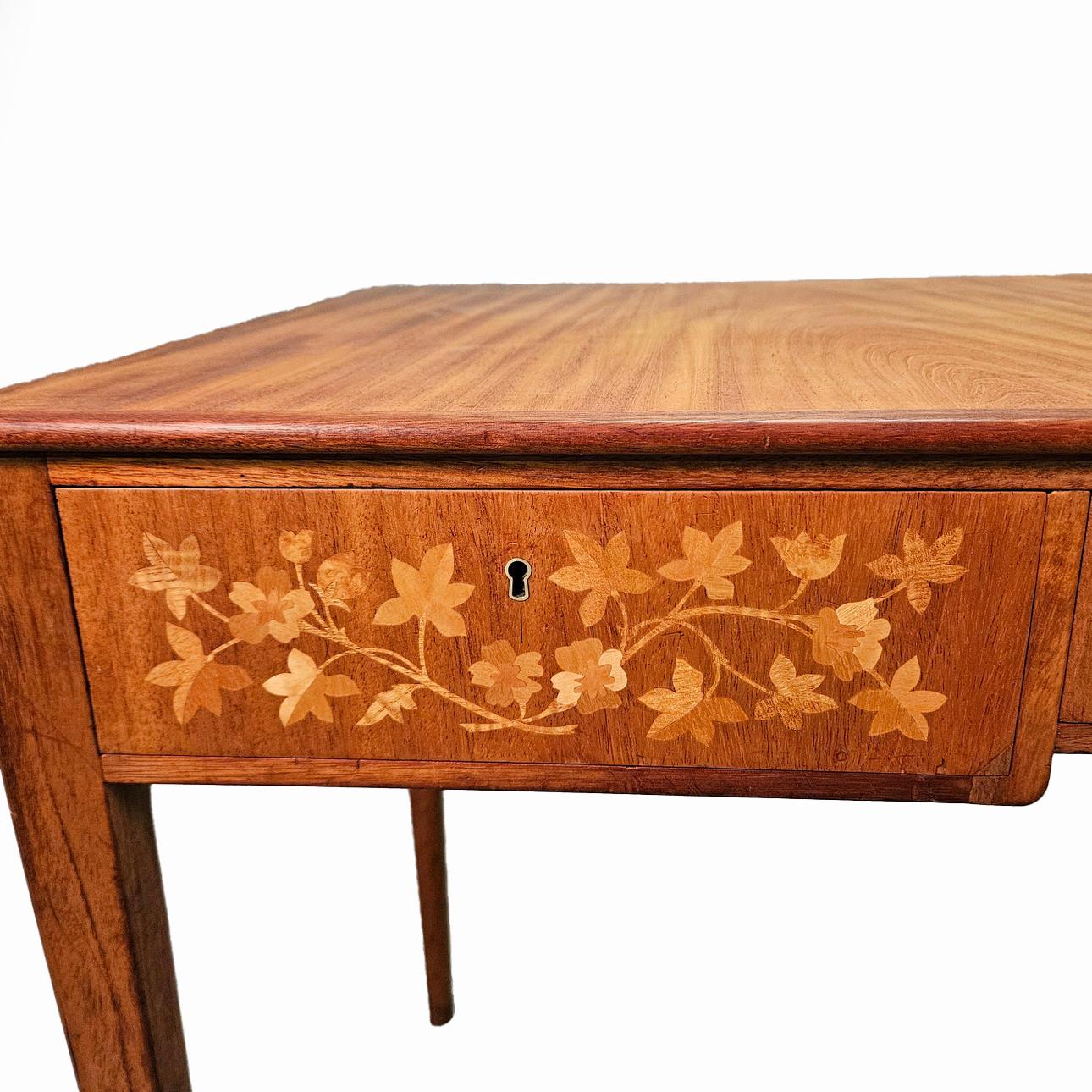 A Swedish Modern Desk by Ferdinand Lundquist In Good Condition For Sale In New York, NY