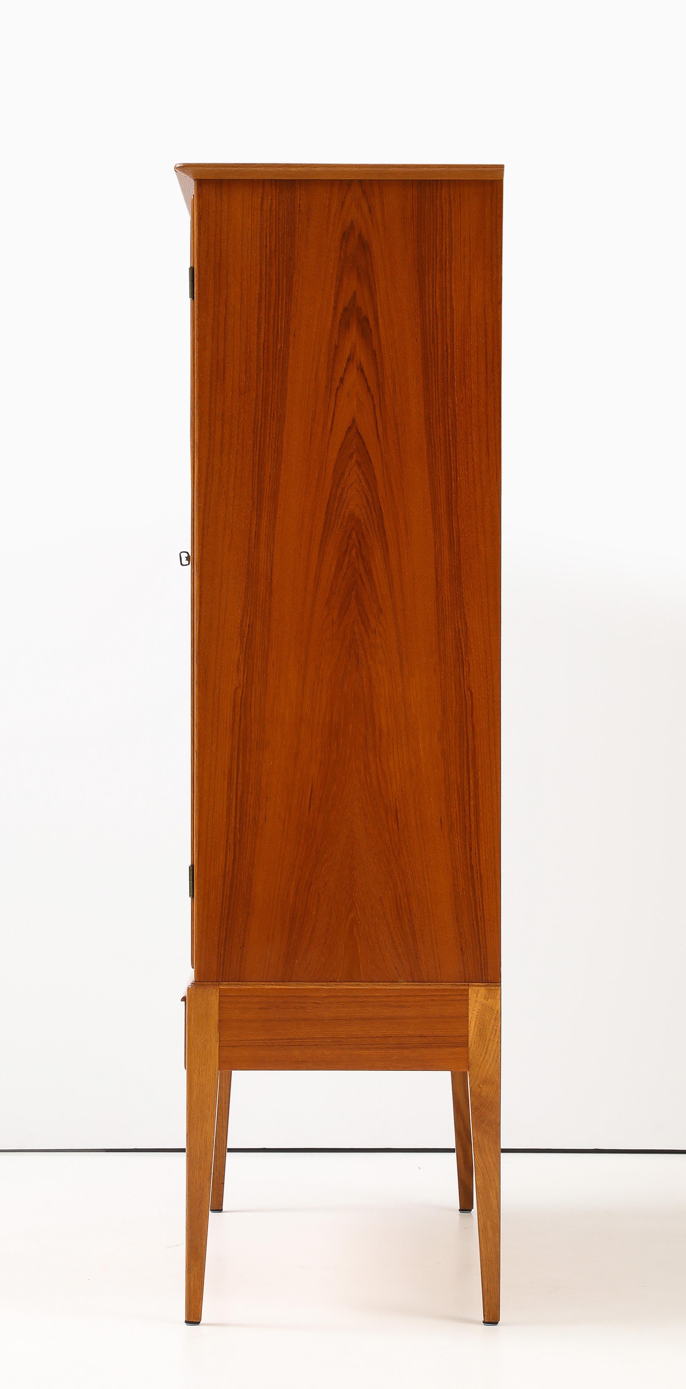 Meuble de rangement moderniste suédois en teck, vers 1940-50 2