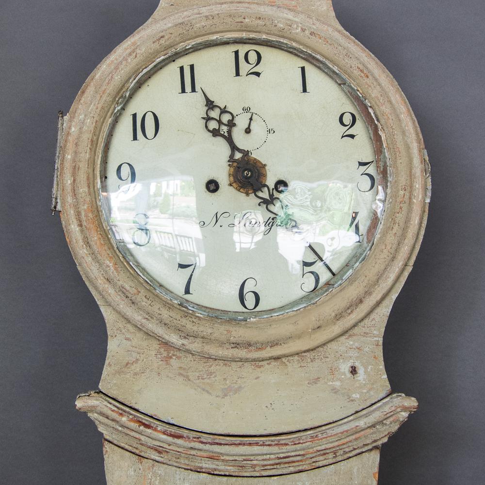 Swedish Mora Clock with an Urn Finial, circa 1790 In Good Condition For Sale In New Preston, CT