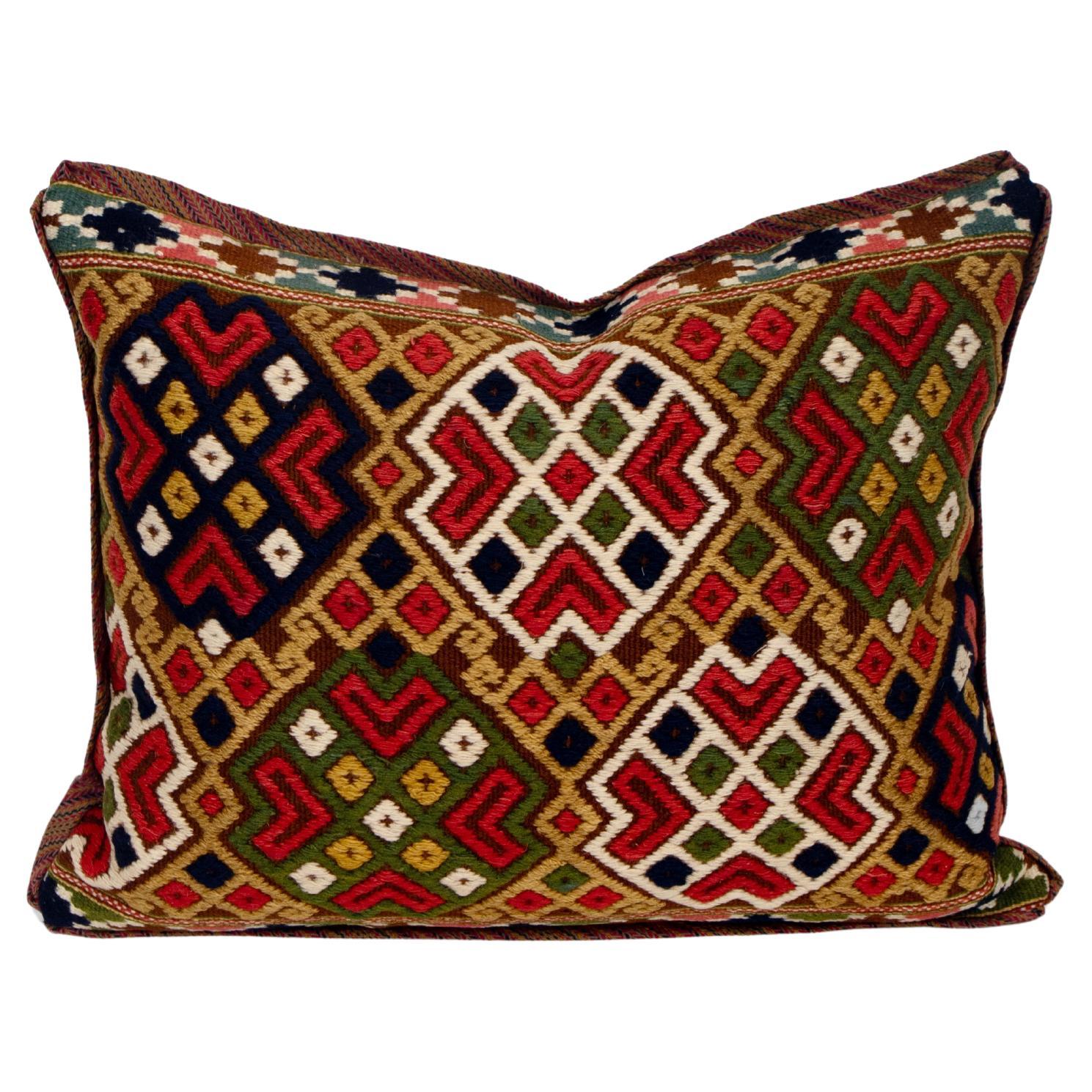 Un coussin de tapisserie suédoise