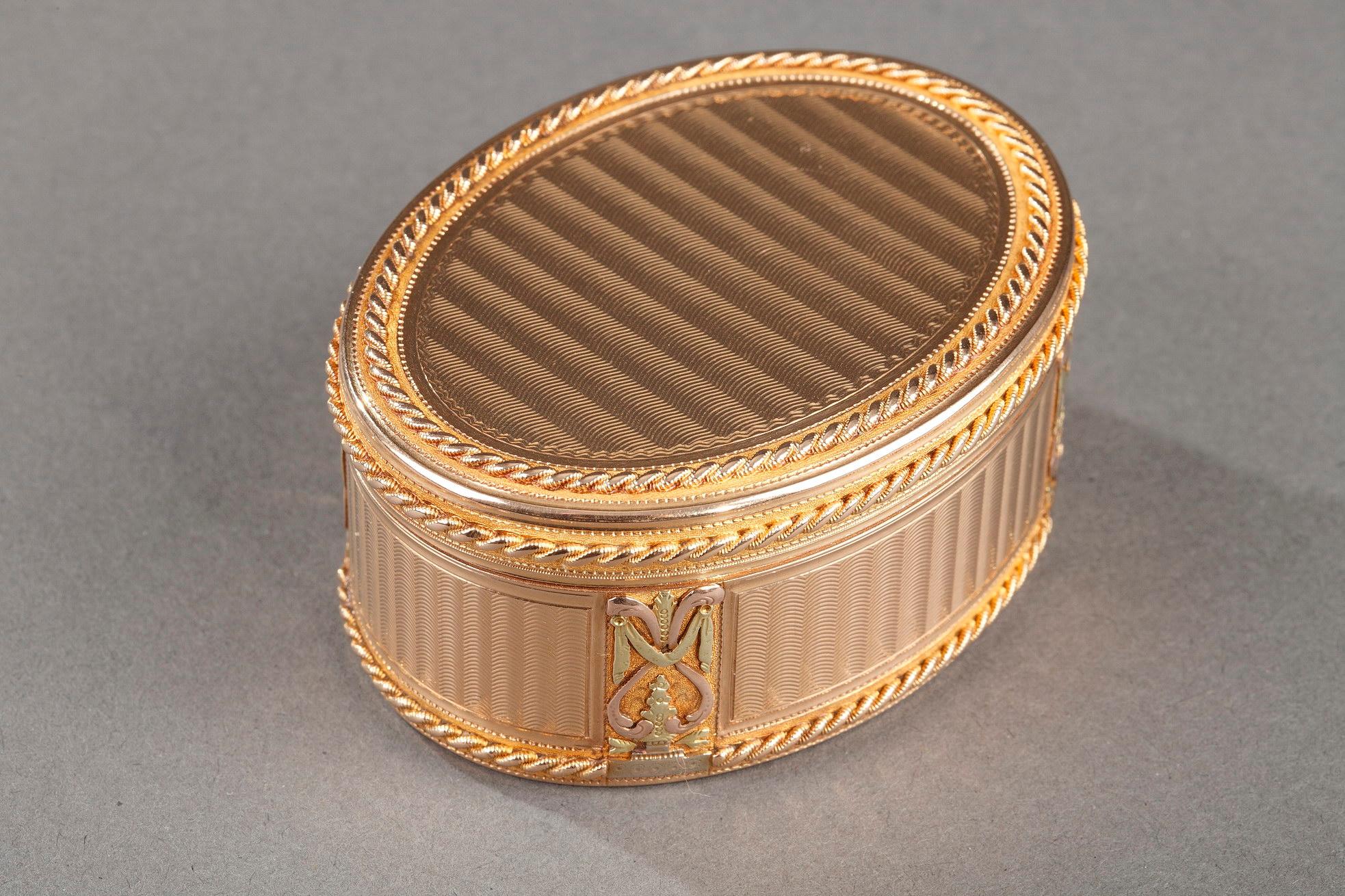 Swiss 18th Century Gold Snuff-Box 5