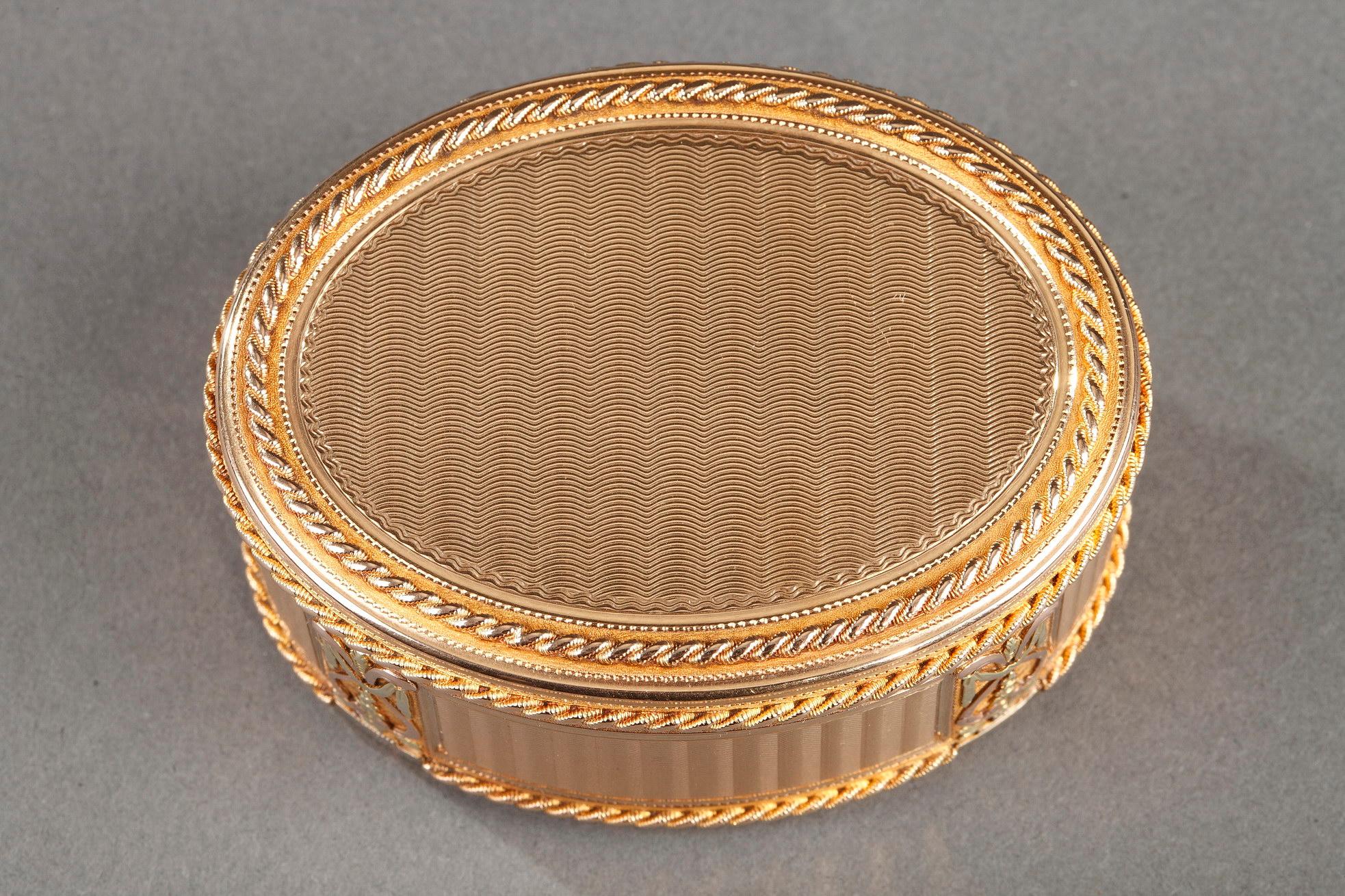 Swiss 18th Century Gold Snuff-Box 2