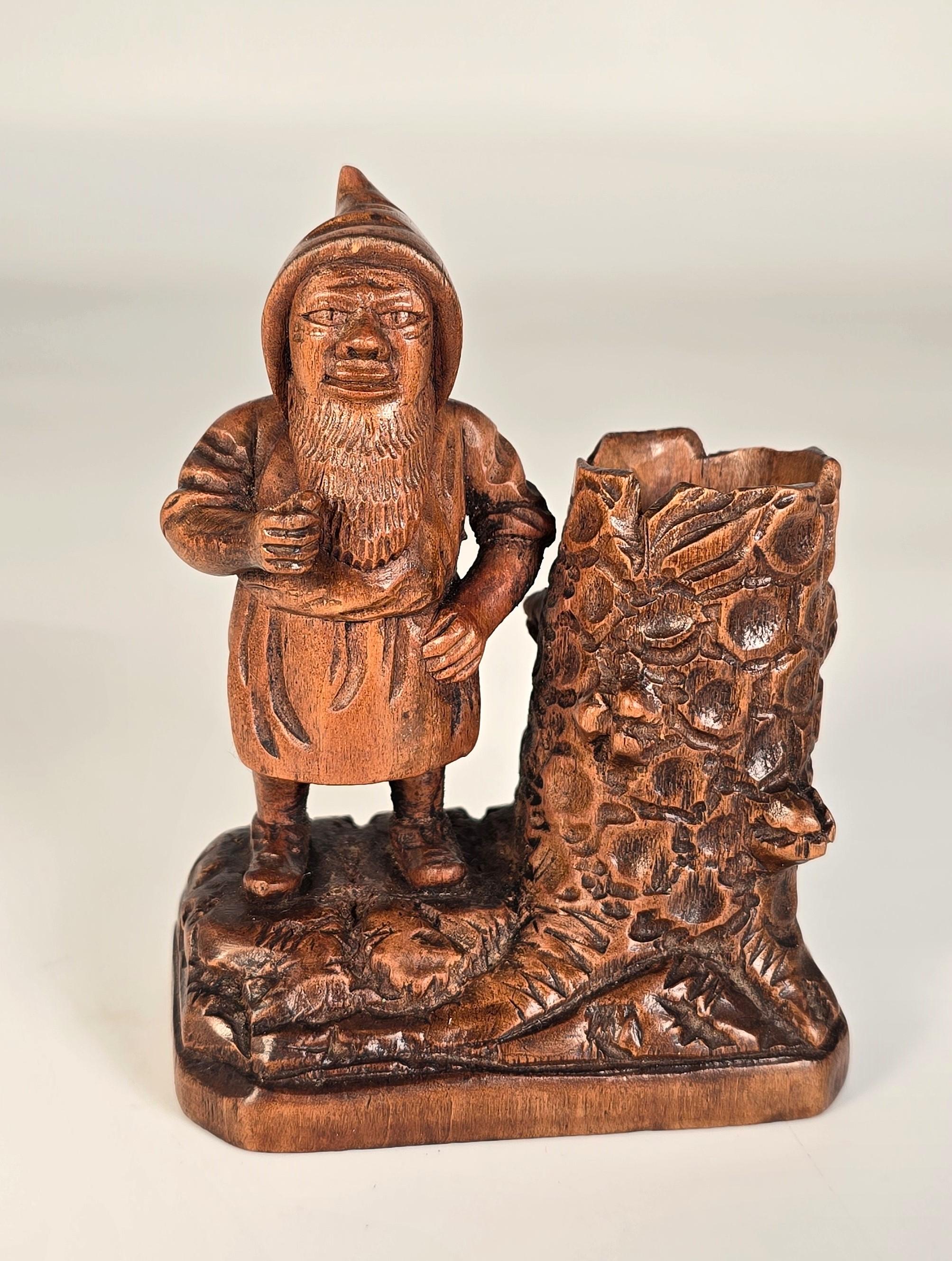 A Swiss Black Forest gnome matchstick holder/striker made in 1916 en vente 2