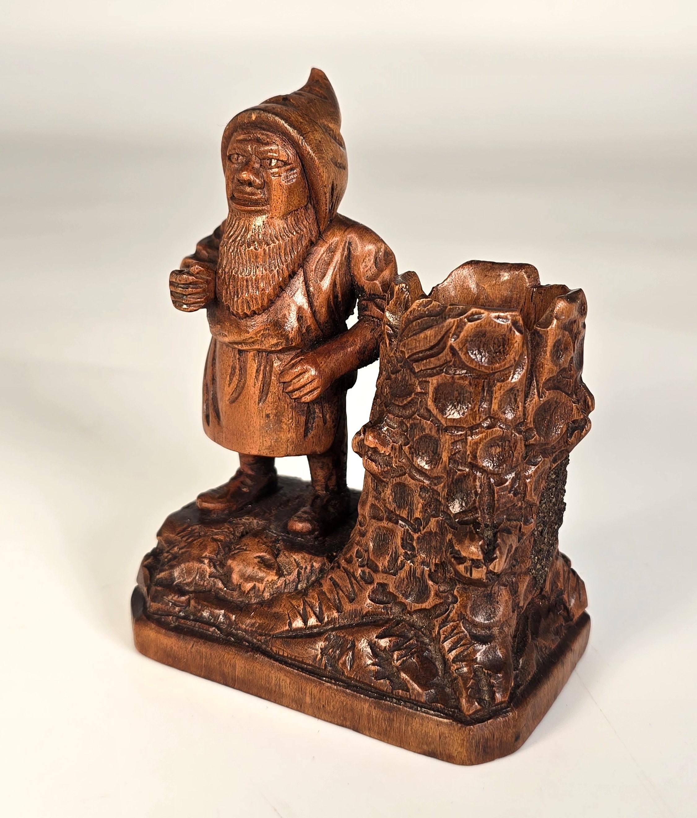 A Swiss Black Forest gnome matchstick holder/striker made in 1916 en vente 3