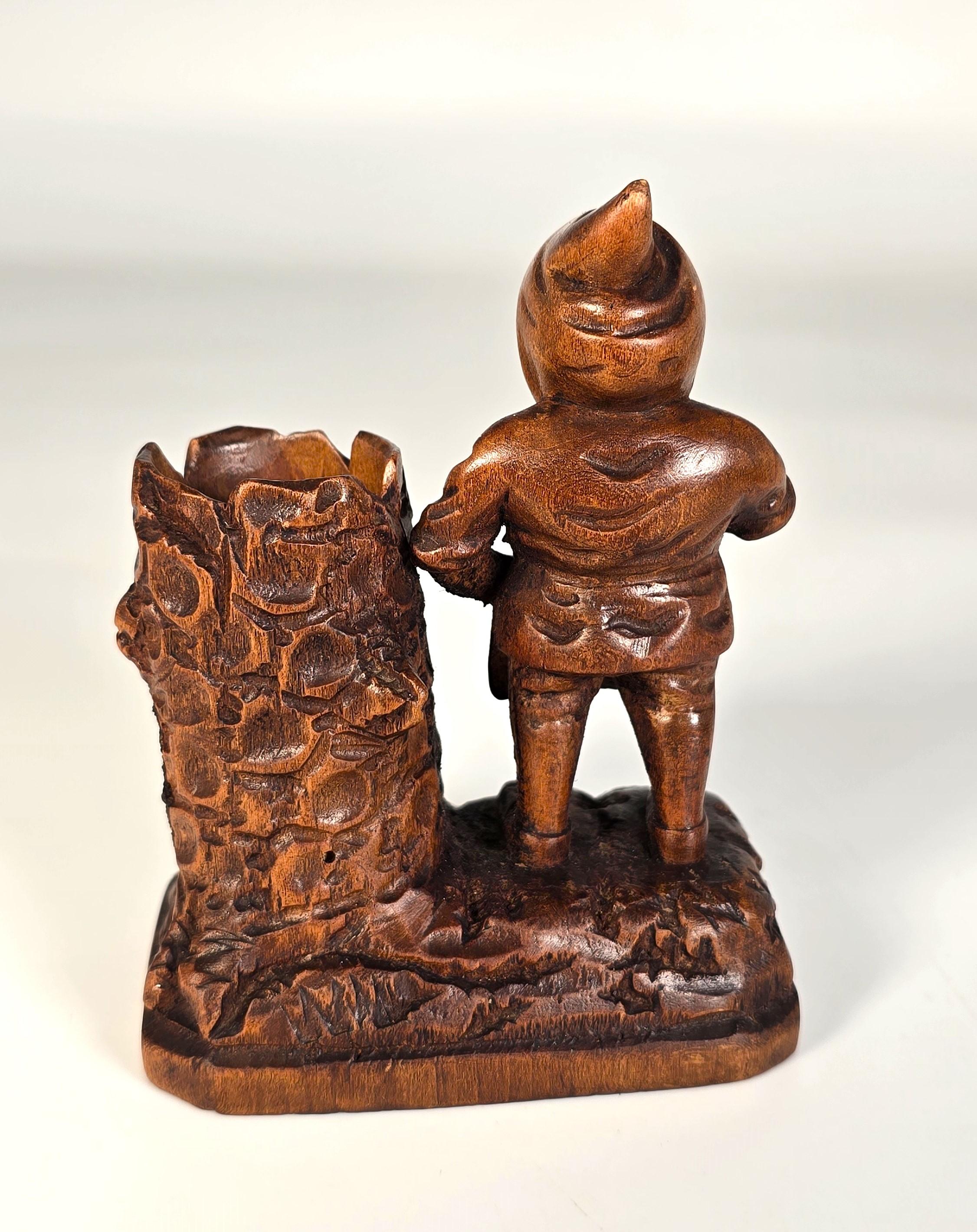 A Swiss Black Forest gnome matchstick holder/striker made in 1916 en vente 6