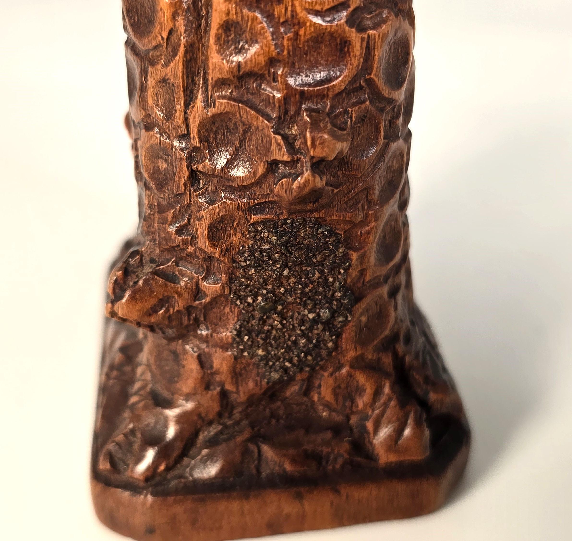 A Swiss Black Forest gnome matchstick holder/striker made in 1916 en vente 10