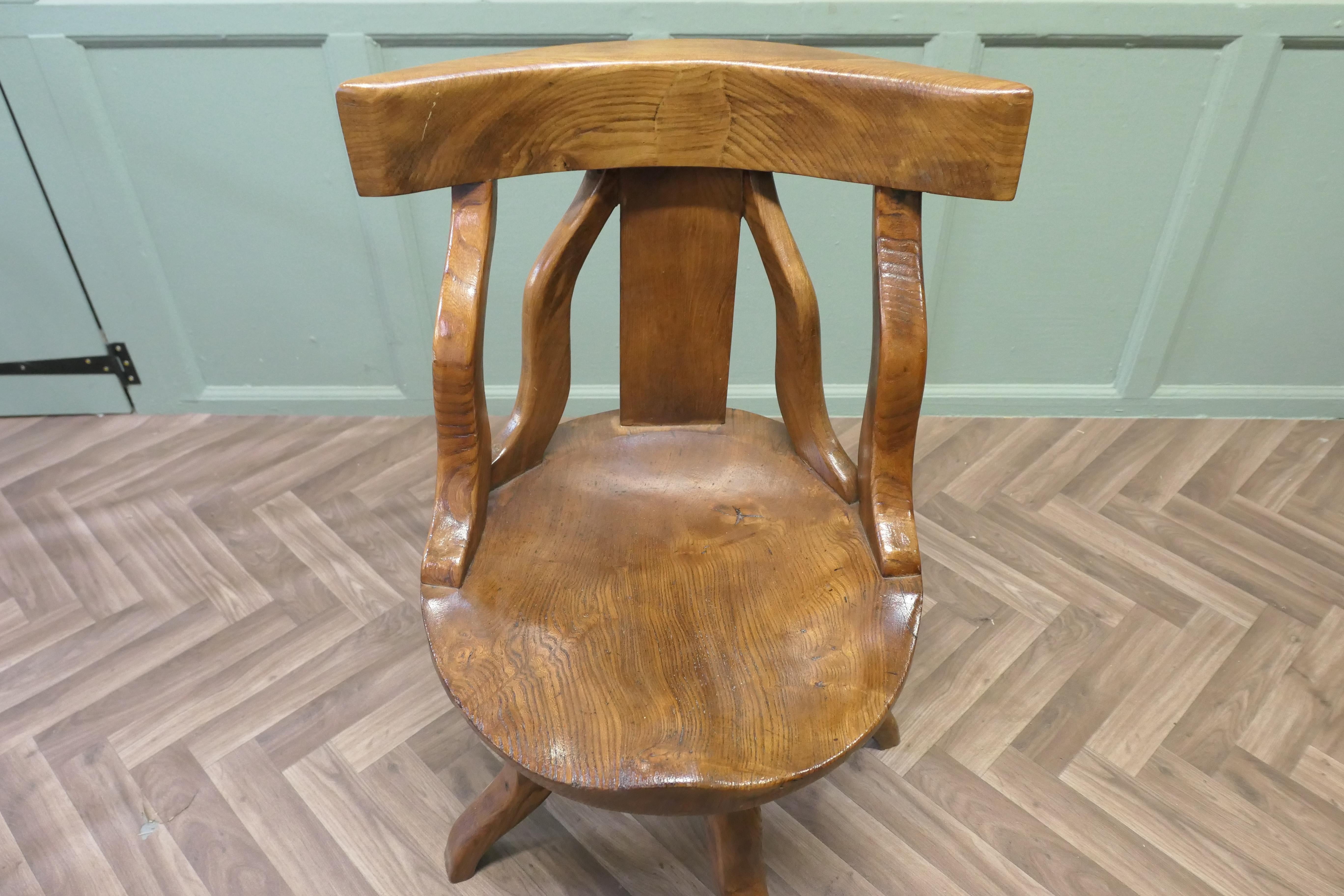 Una silla de oficina o de escritorio de olmo giratoria De campo en venta