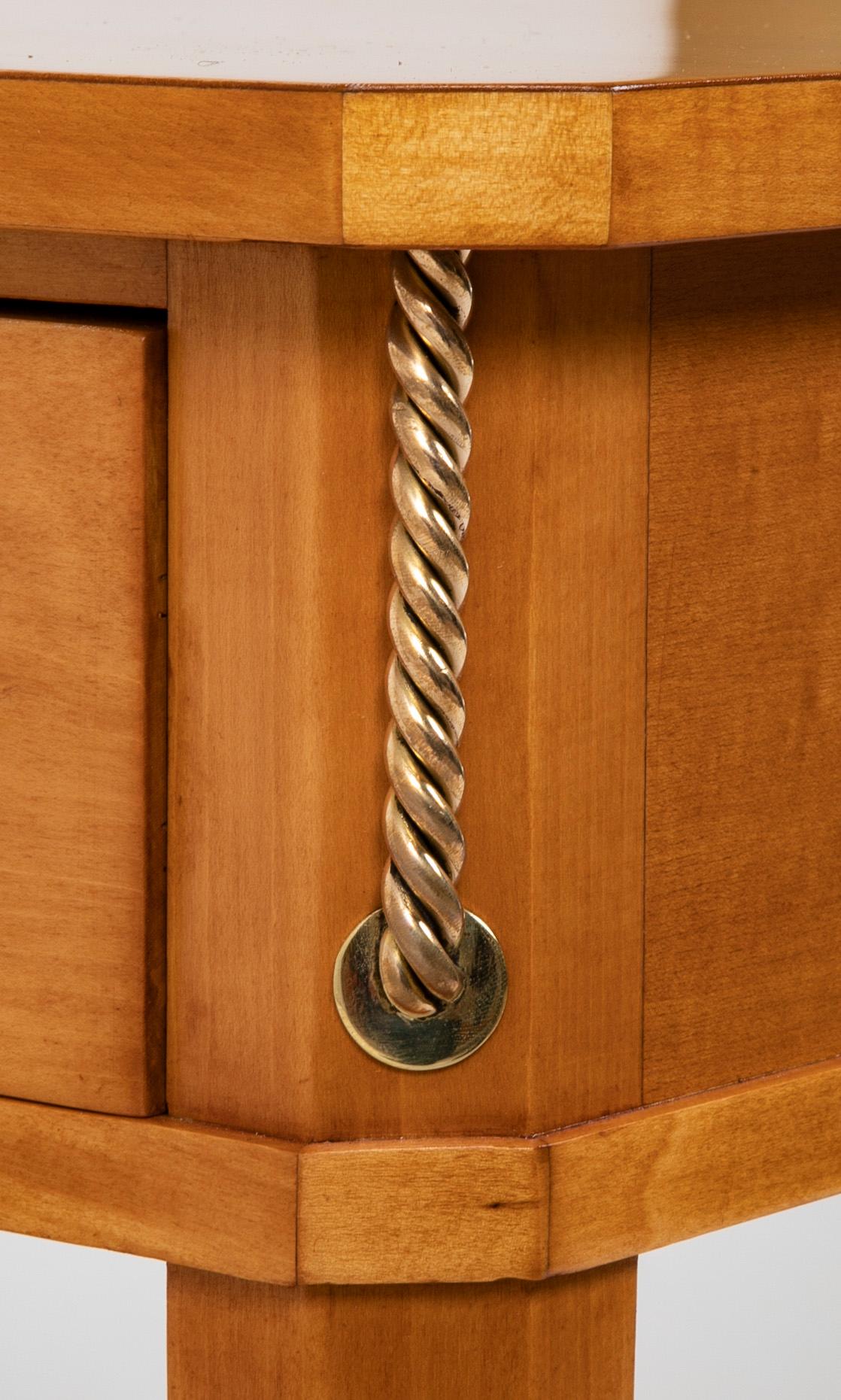XX secolo Scrivania Sycamore di Raphael Raffel con supporti a corda in bronzo dorato in vendita