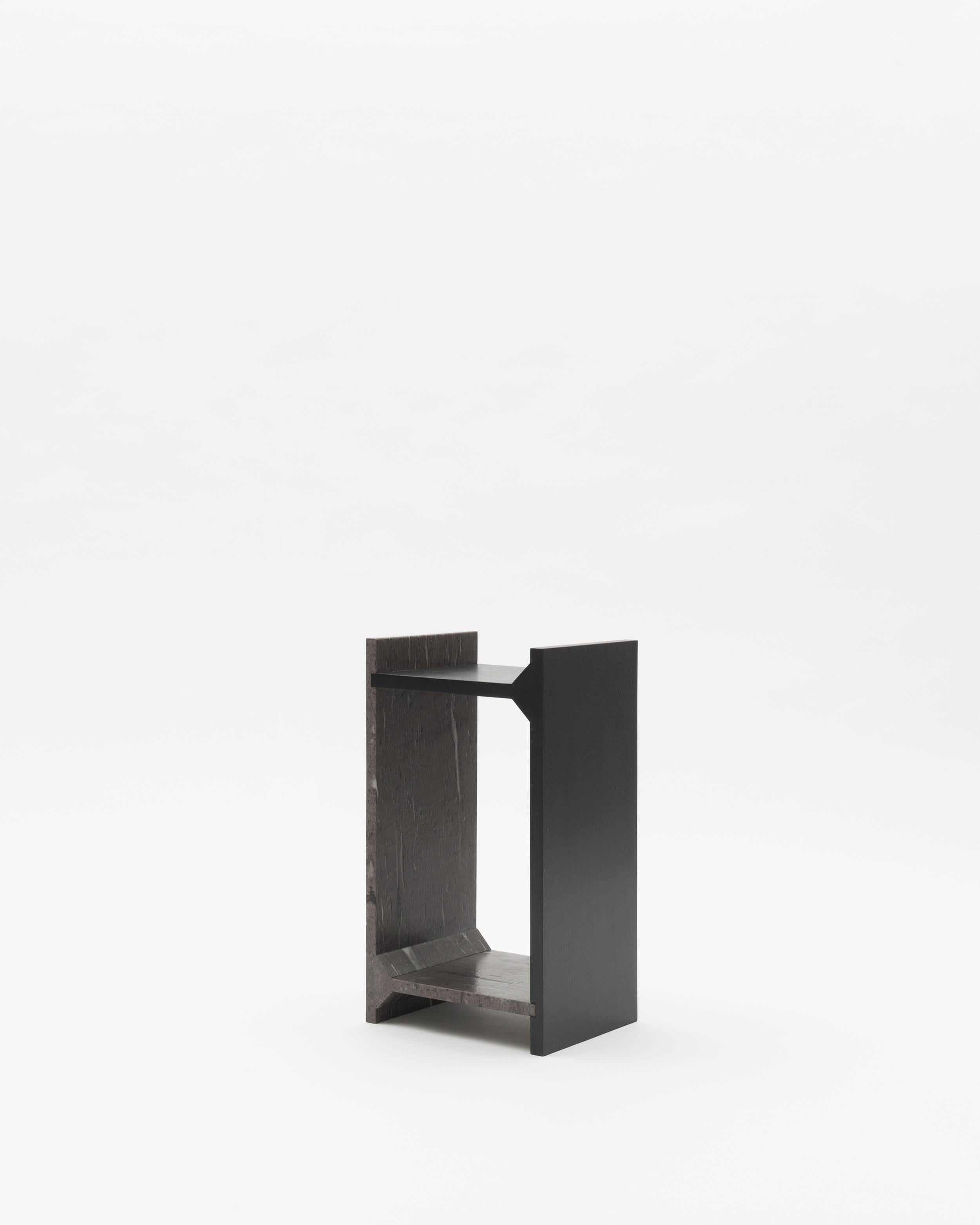 Moderne A-Symmetry, Table d'appoint en marbre brun, Frédéric Saulou en vente