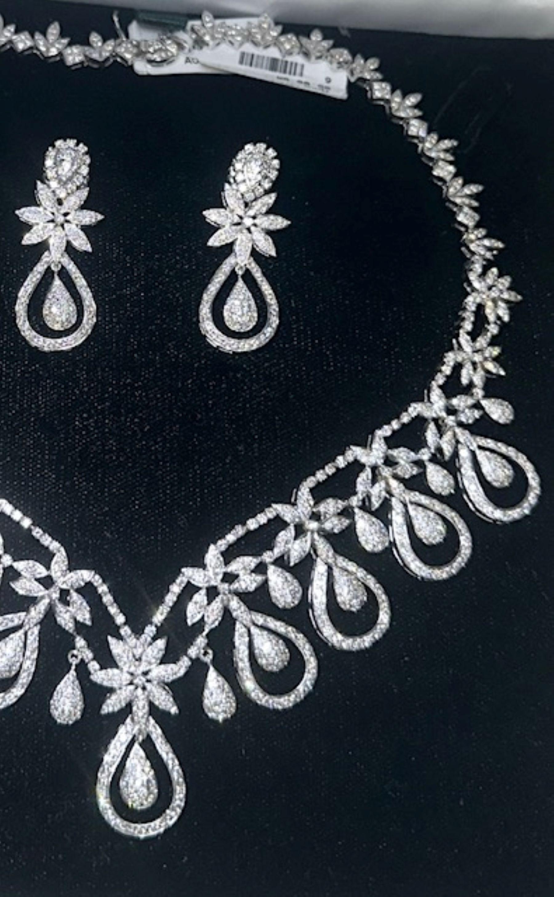 Eine Sinfonie von Glanz und Anmut 16,76 Karat Diamant-Halsketten und -Ohrringe. im Angebot 1