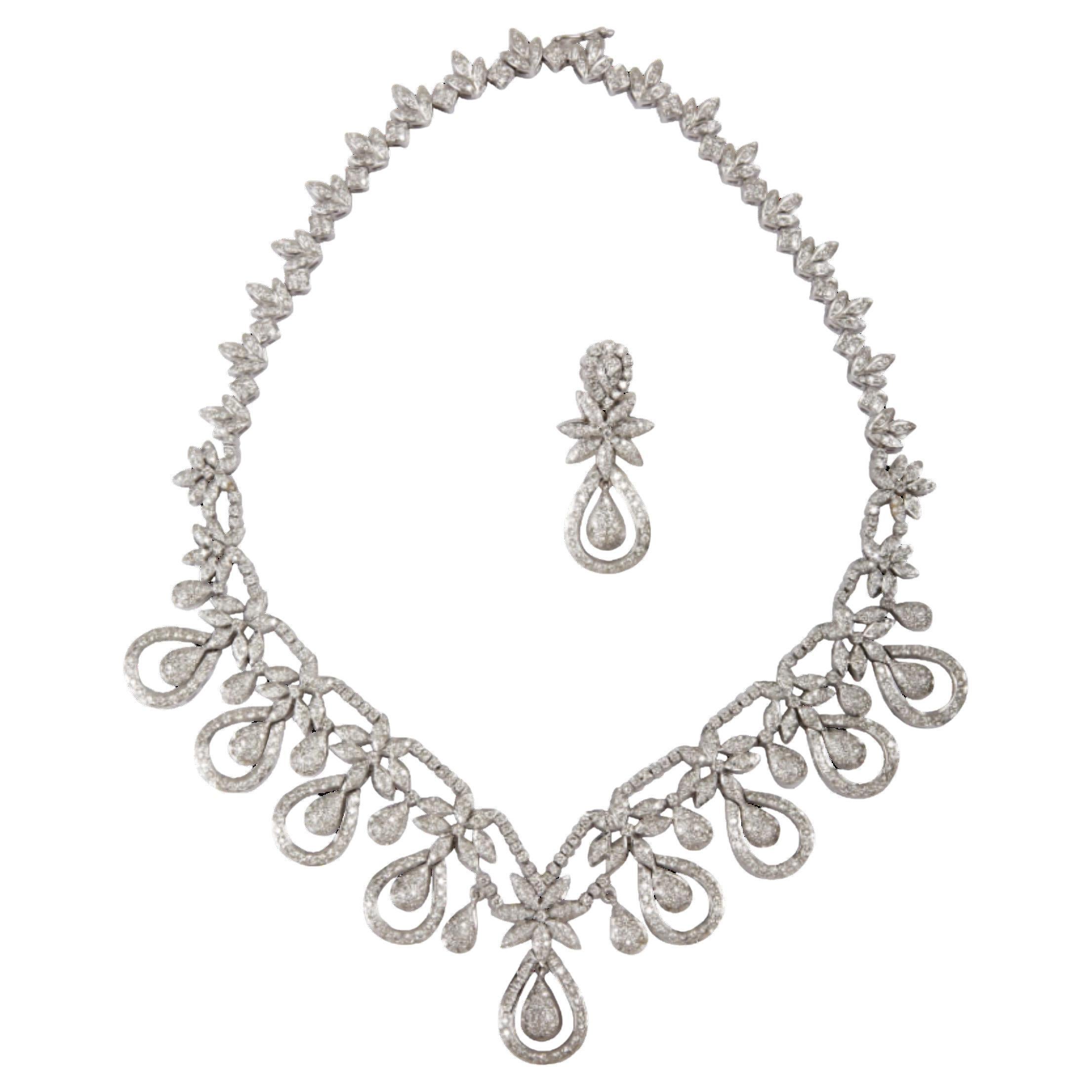 Eine Sinfonie von Glanz und Anmut 16,76 Karat Diamant-Halsketten und -Ohrringe. im Angebot
