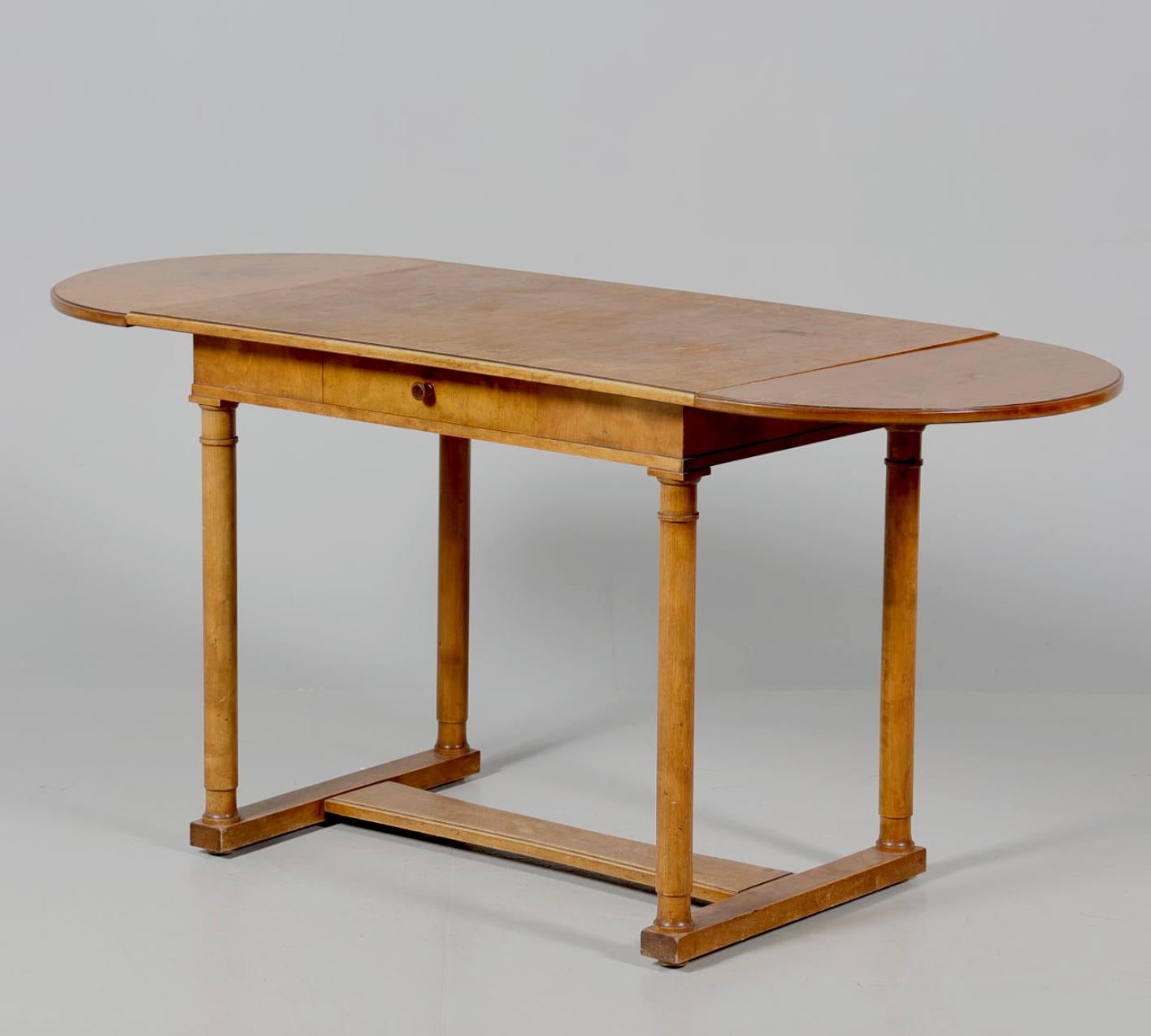 Scandinave moderne Une table d'Axel Einar Hjorth Model No. pour NK en vente