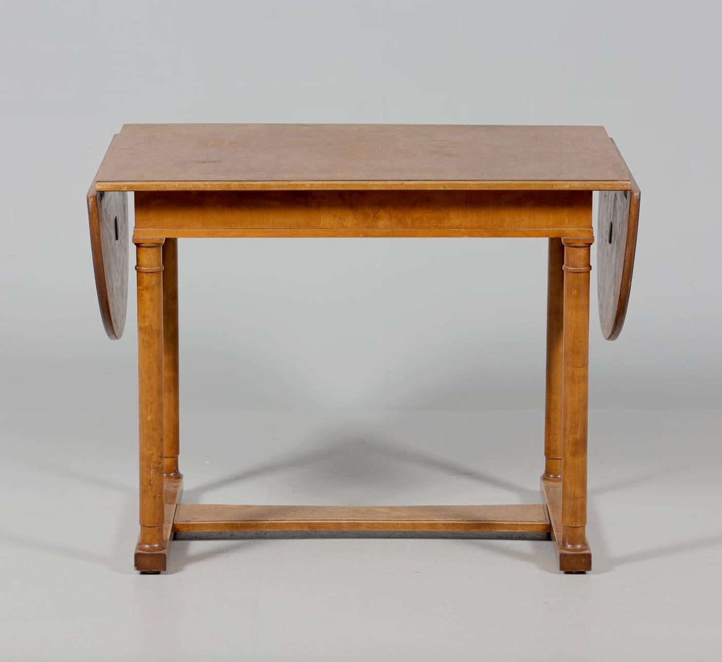 Une table d'Axel Einar Hjorth Model No. pour NK État moyen - En vente à Long Island City, NY