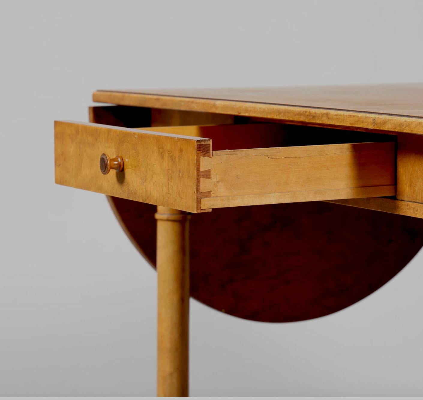 Bouleau Une table d'Axel Einar Hjorth Model No. pour NK en vente