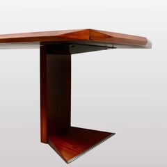 Una mesa de Osvaldo Borsani, Italia, años 70.