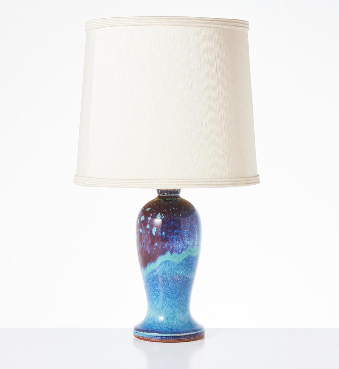 A table lamp by Bernd Friberg for Gustavber Studio. Sweden.
Aniaga glazed in turquoise/blue shades signed Friberg with the studio hand, dated 1976. Stoneware base H 9