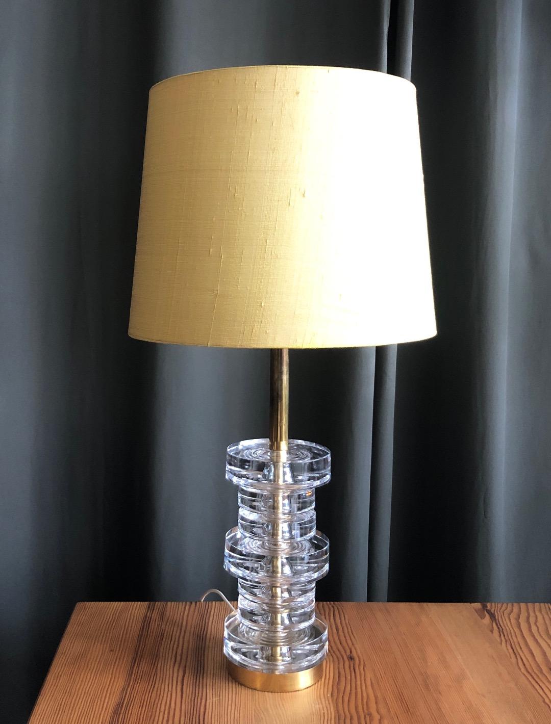 A table lamp designed by Carl Fagerlund for Orrefors, Sweden, Circa 1960th. Model number RD1984.
Clear glass on brass stem. Diameter 4.5