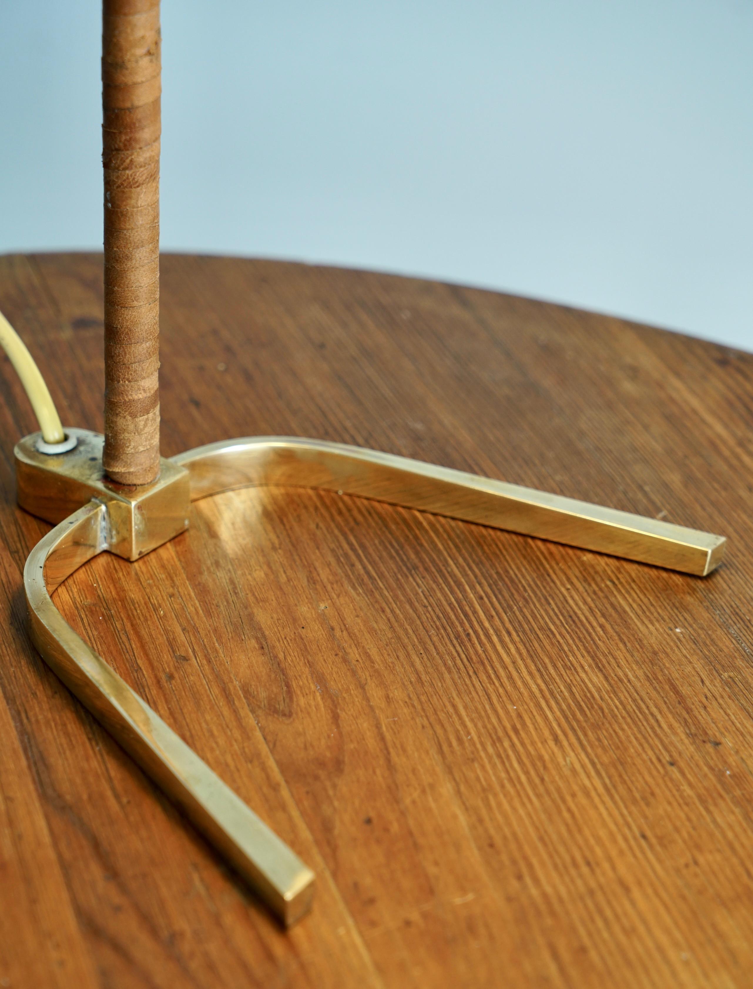 Lampe de table de Paavo Tynell pour Taito Oy, modèle 9225 en vente 3