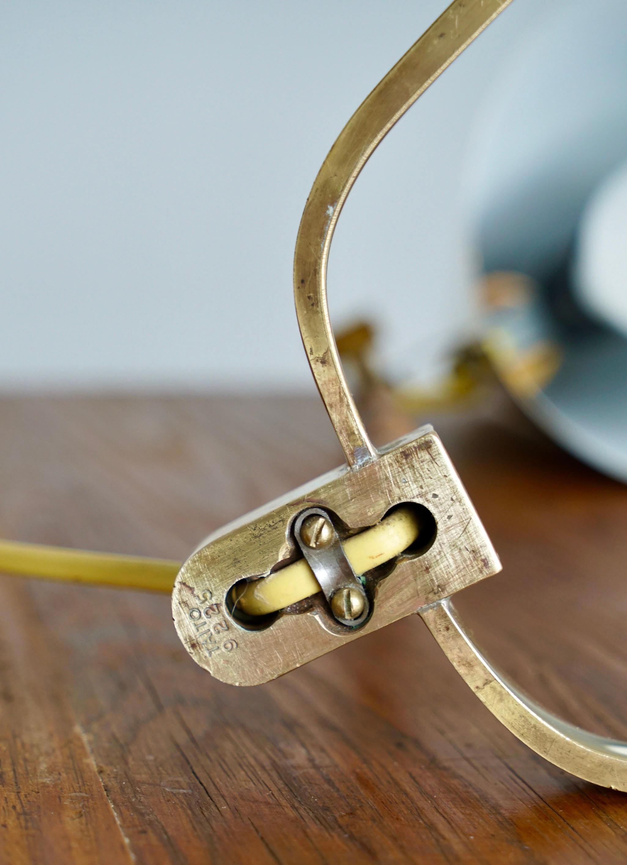 Lampe de table de Paavo Tynell pour Taito Oy, modèle 9225 en vente 5