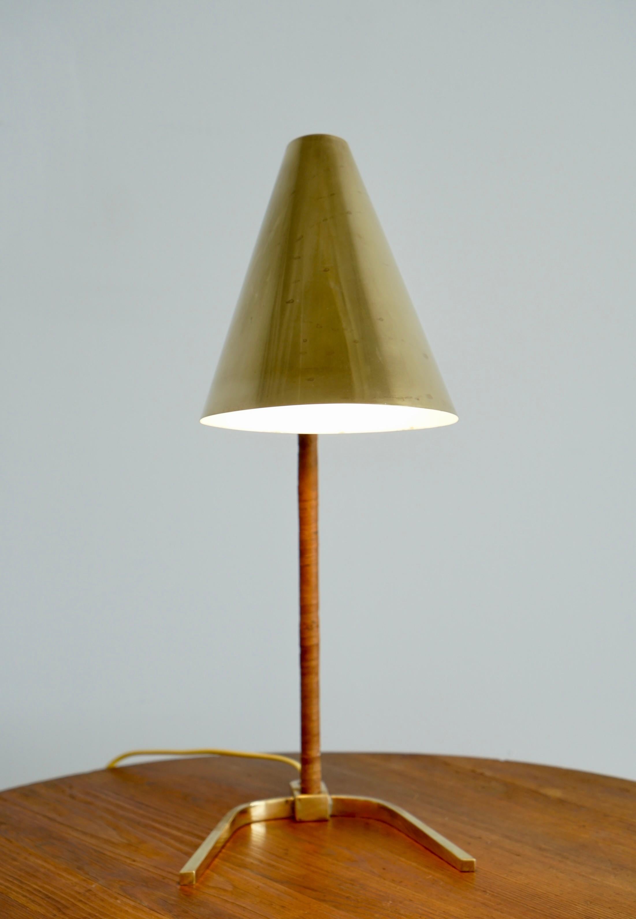 Scandinave moderne Lampe de table de Paavo Tynell pour Taito Oy, modèle 9225 en vente