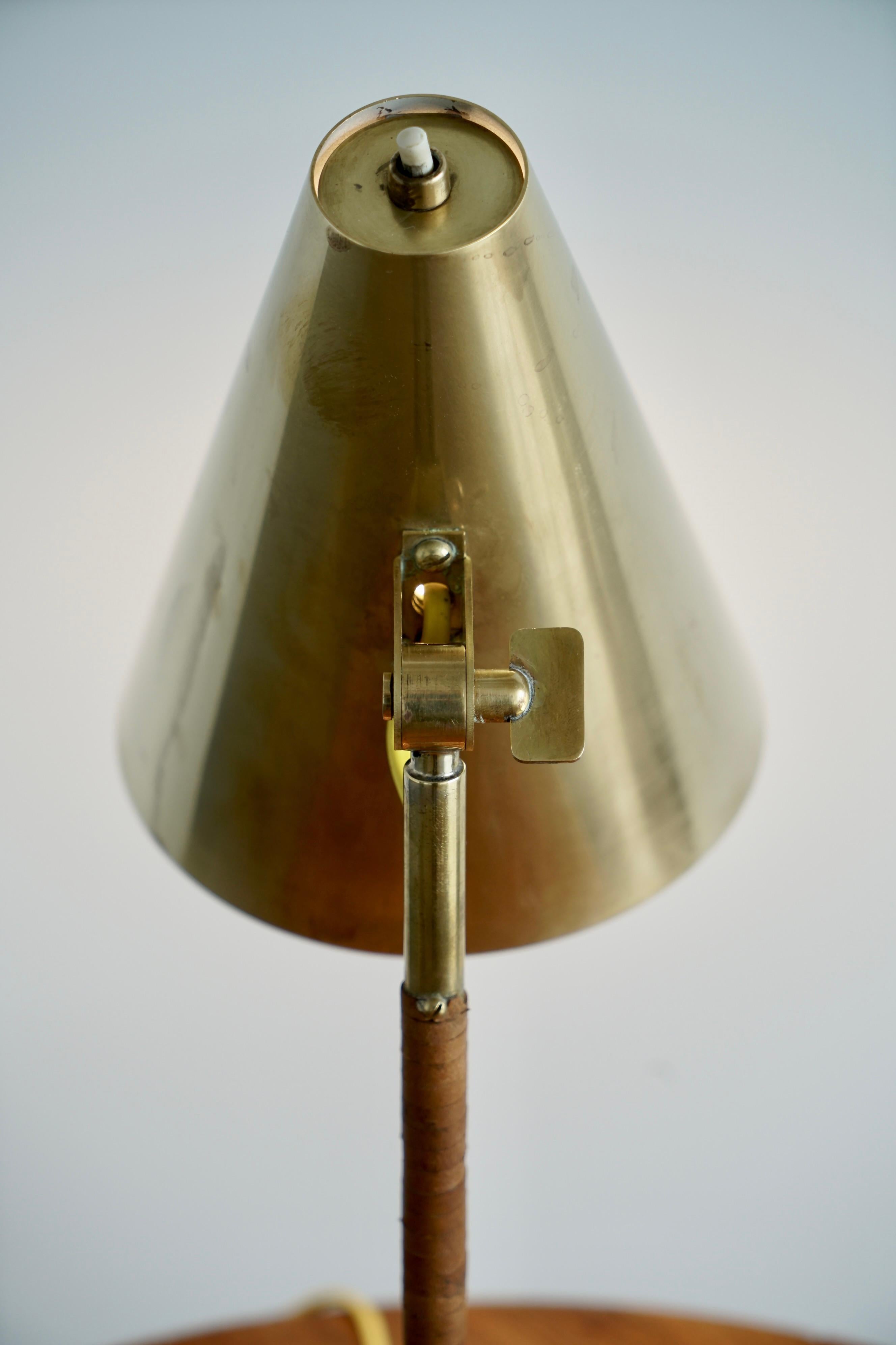 Milieu du XXe siècle Lampe de table de Paavo Tynell pour Taito Oy, modèle 9225 en vente