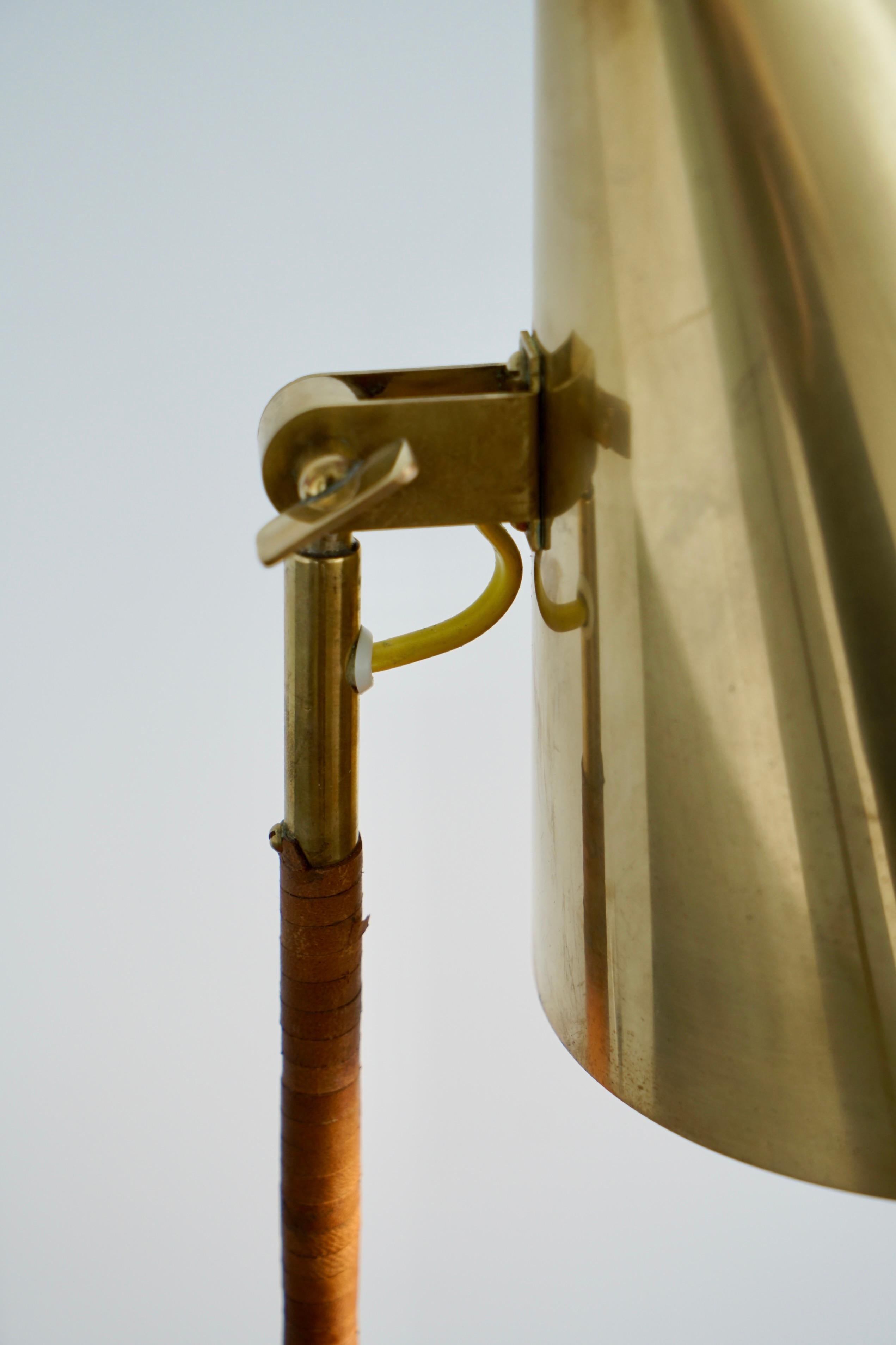 Laiton Lampe de table de Paavo Tynell pour Taito Oy, modèle 9225 en vente