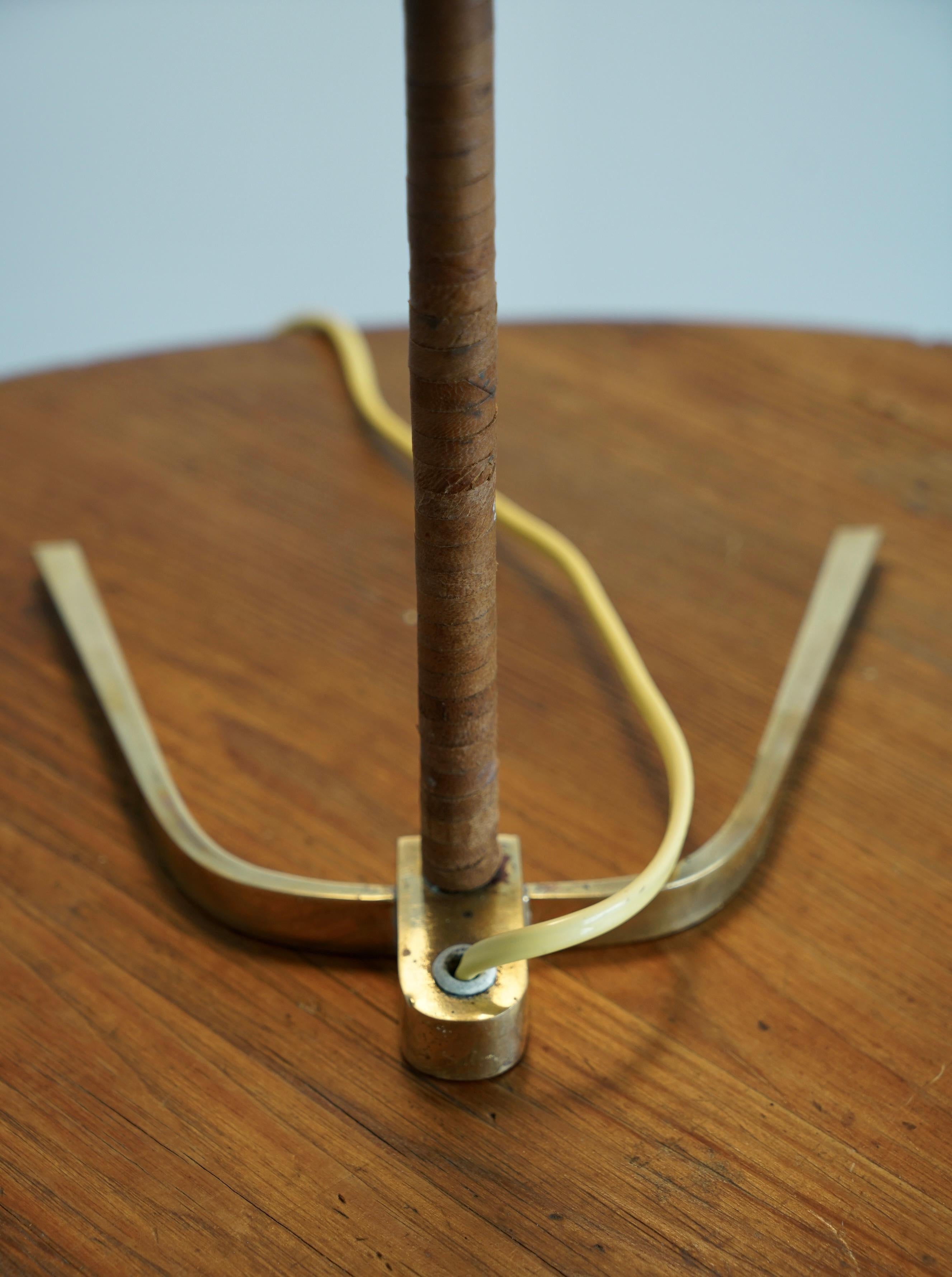 Lampe de table de Paavo Tynell pour Taito Oy, modèle 9225 en vente 2