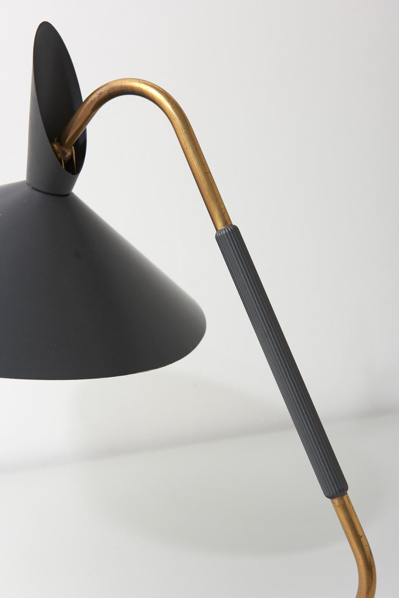 Table Lamp in Brass with Grey Lamp Shade in the Style of S.A. Holm Sørensen im Angebot 1