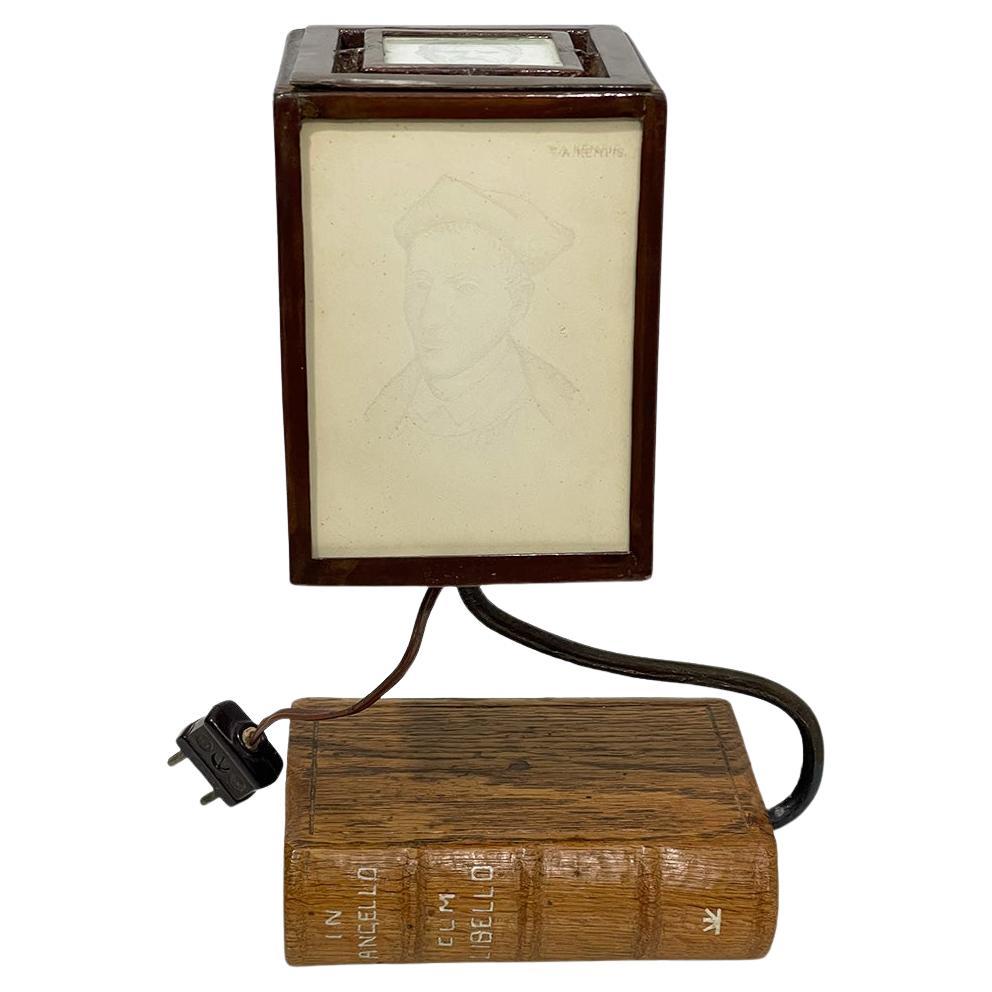 A table reading lamp with engraved glass with portraits from the 15th century For Sale