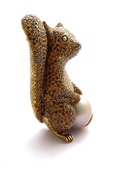 Tahiti Pearl and Diamond Brooch in 18 Karat Yellow Gold