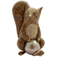 Tahiti Pearl and Diamond Brooch in 18 Karat Yellow Gold