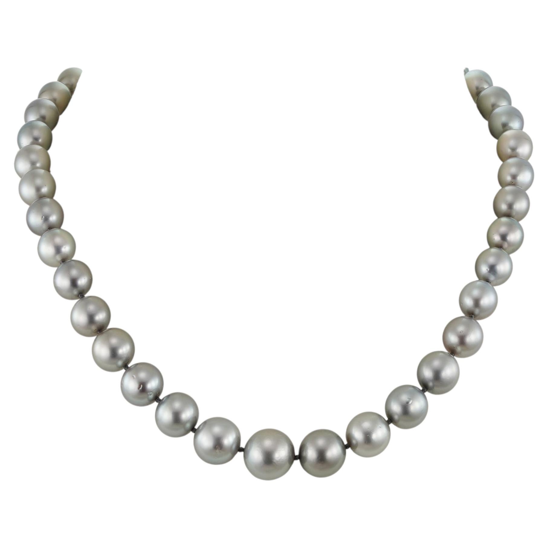 A Tahitian cultured pearl necklace For Sale