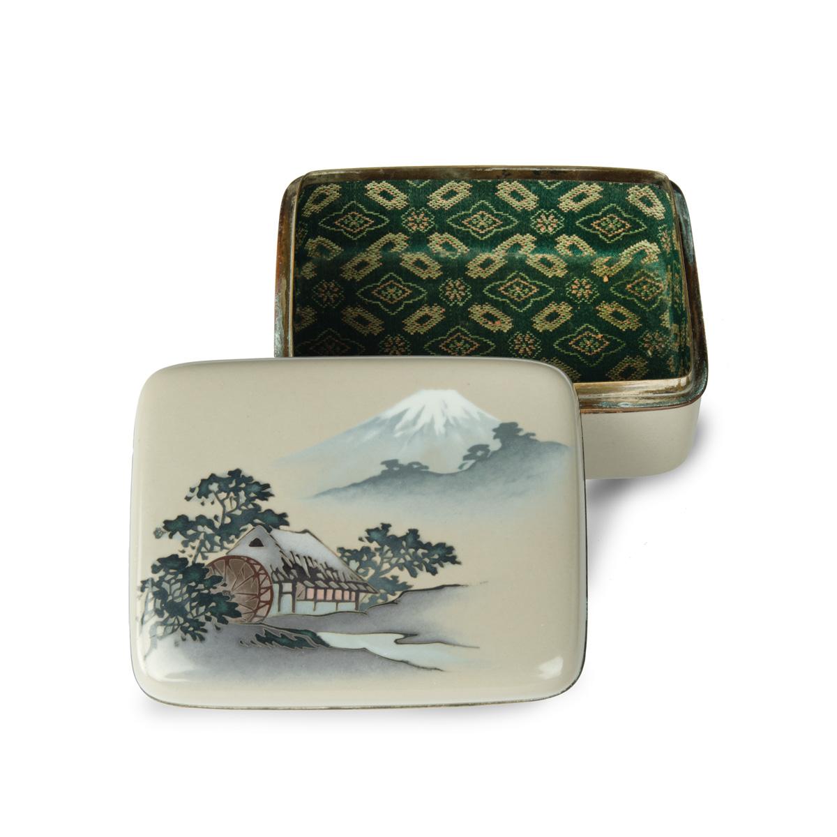 A Taisho period cloisonné box and cover with a watermill and Mount Fuji In Good Condition For Sale In Lymington, Hampshire