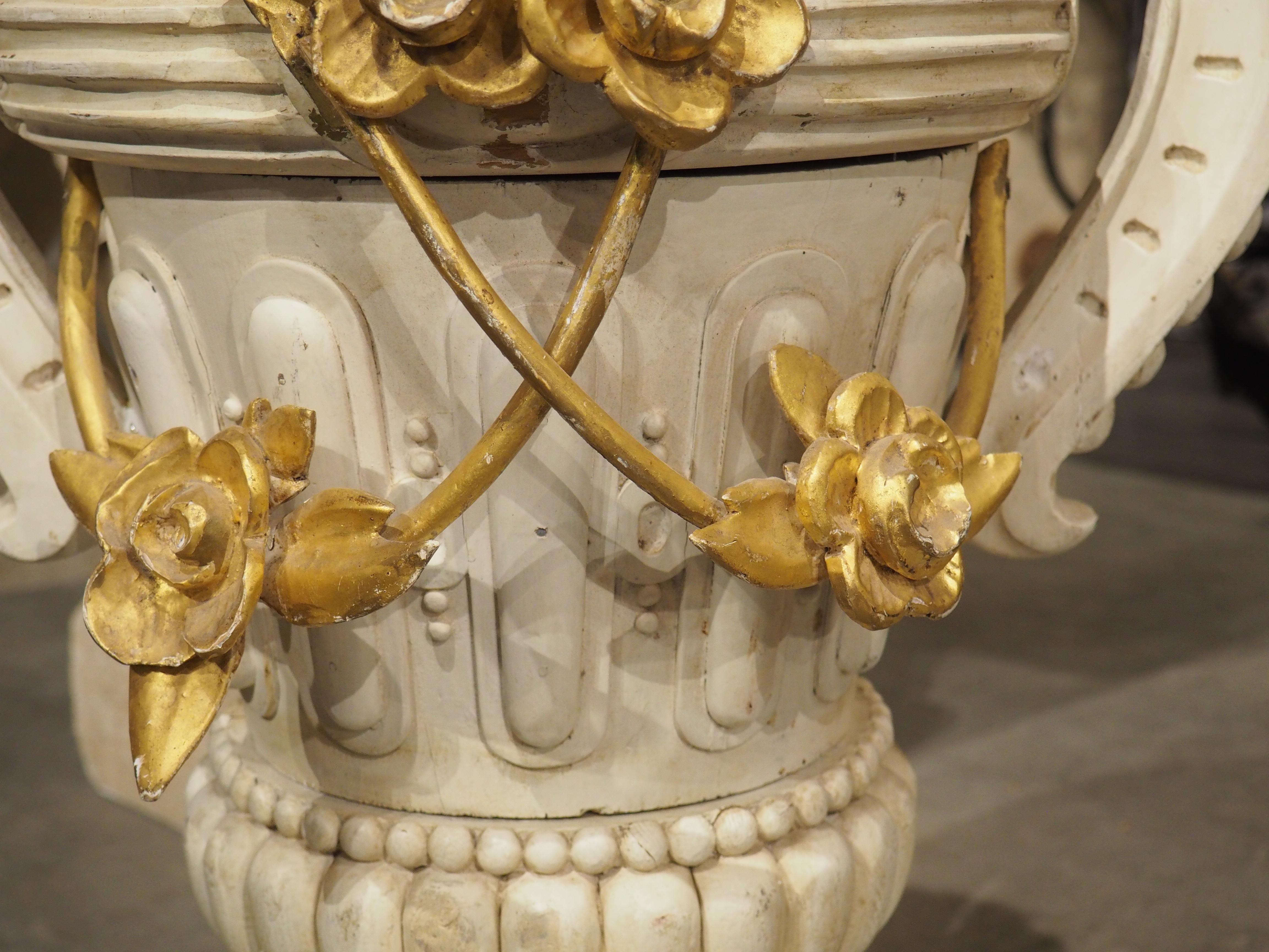Grande urne en bois sculptée et laquée du 19ème siècle, de Florence, Italie en vente 13