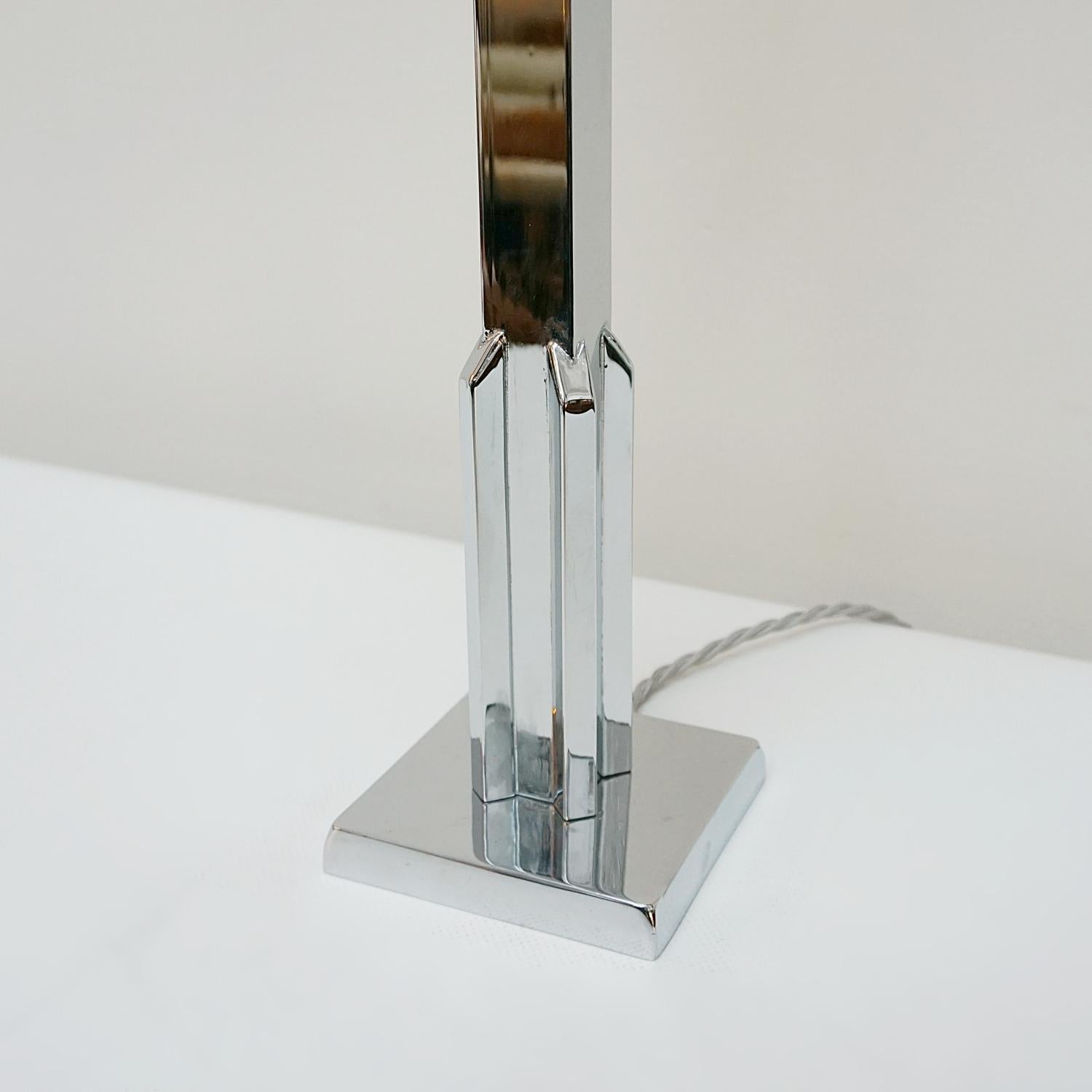 A Tall Art Deco Glass Globed Table Lamp In Good Condition For Sale In Forest Row, East Sussex