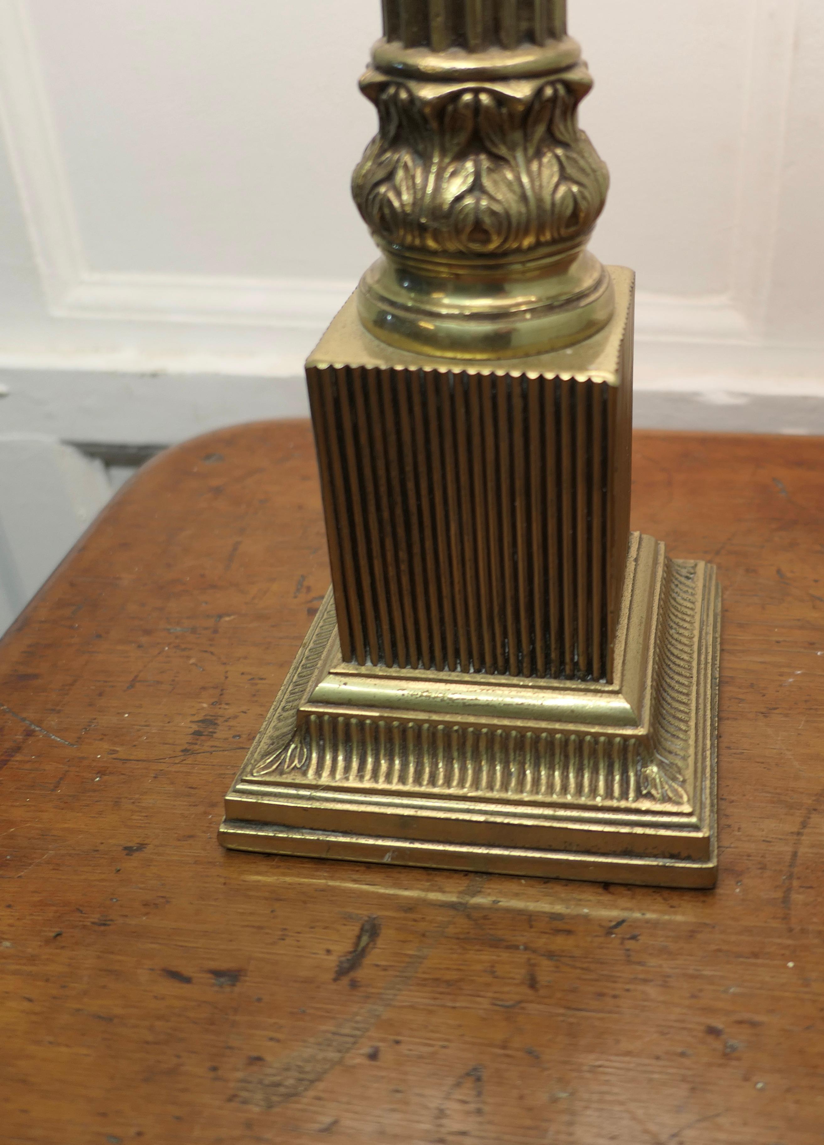 A Tall Brass Corinthian Column Table Lamp      In Good Condition For Sale In Chillerton, Isle of Wight
