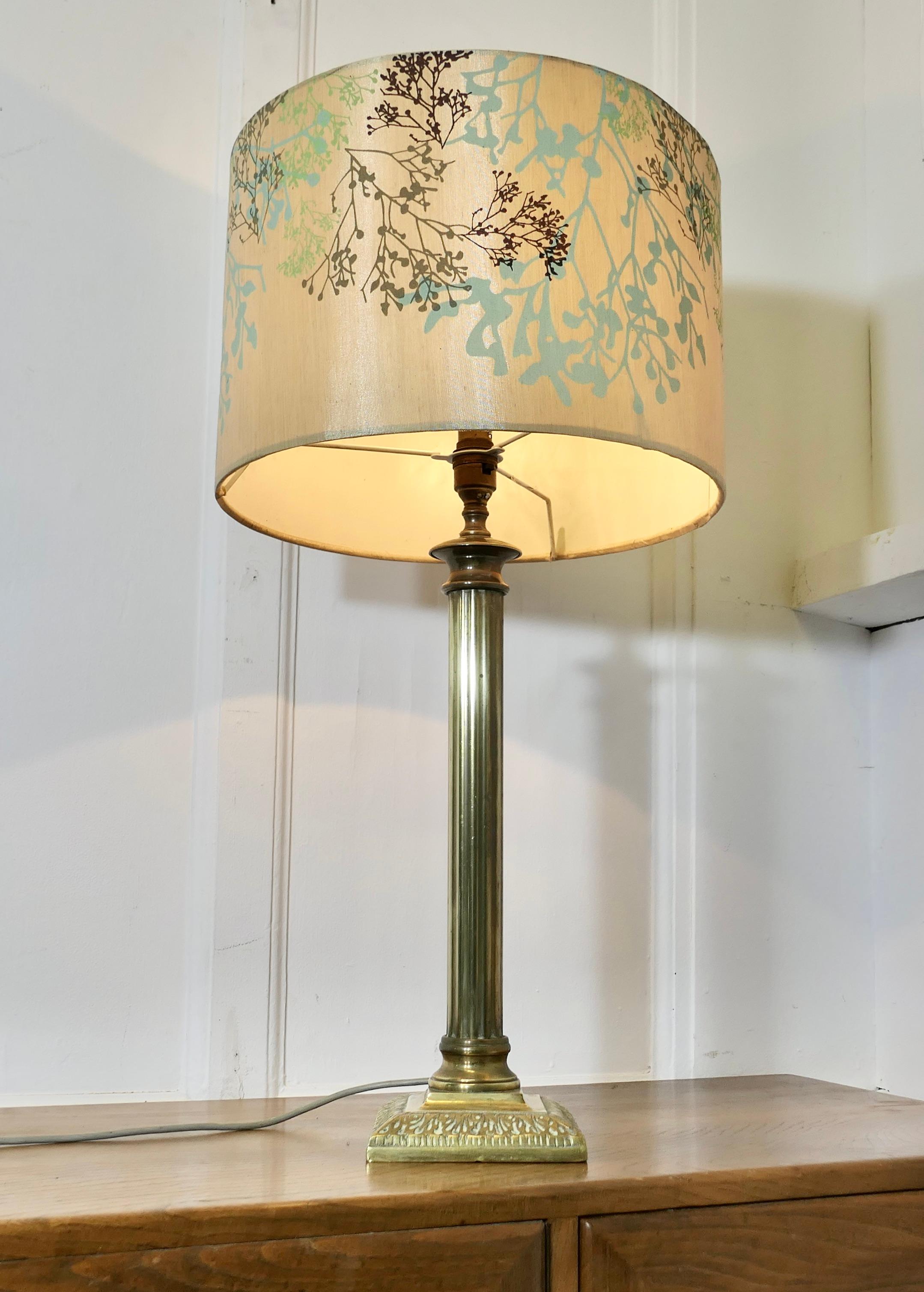 A Tall Brass Corinthian Column Table Lamp with Shade   In Good Condition For Sale In Chillerton, Isle of Wight